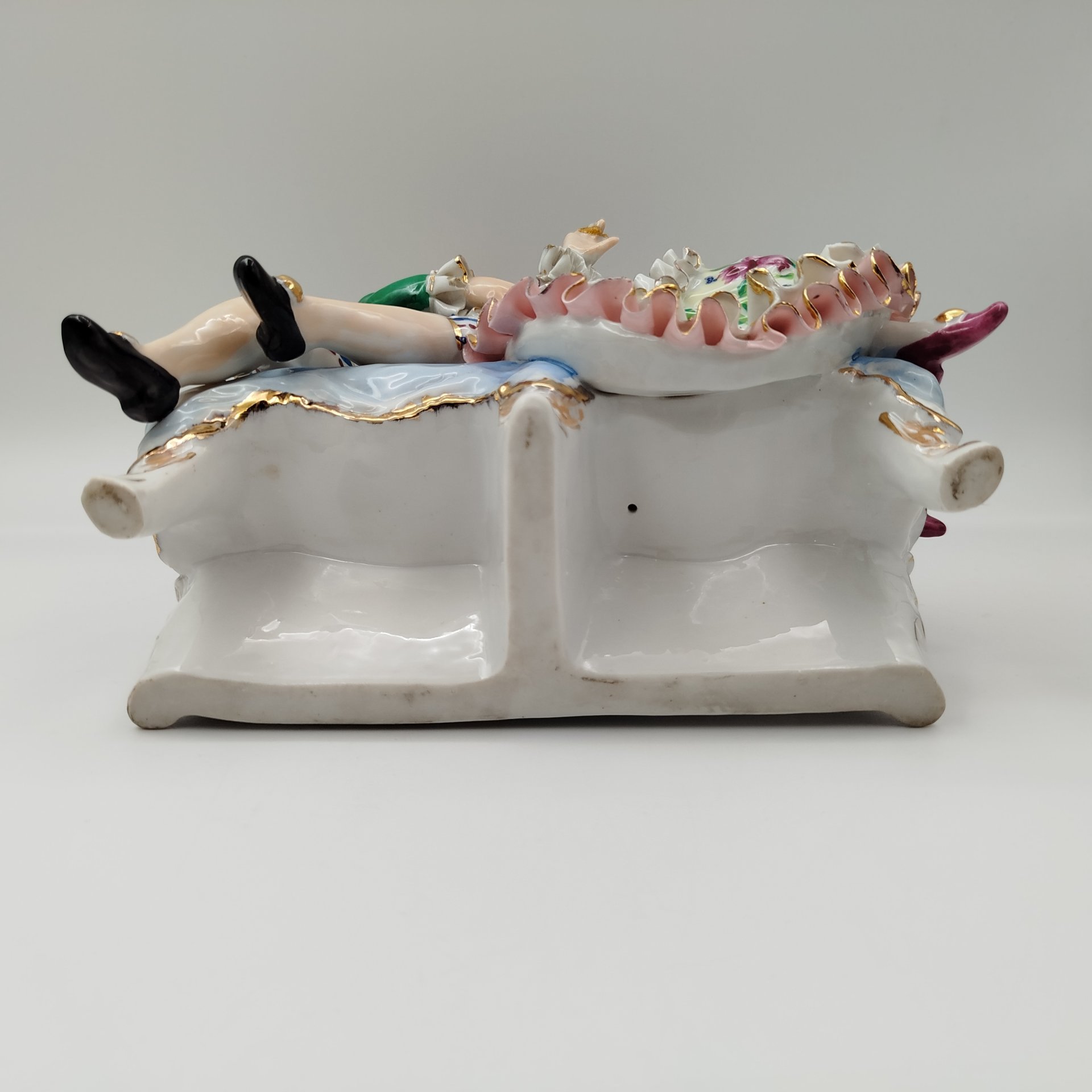 Статуэтка "Галантная сцена", фарфор, роспись, золочение, Азия, 1990-2000 гг.