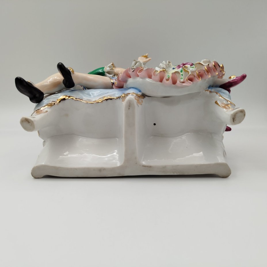 Статуэтка "Галантная сцена"