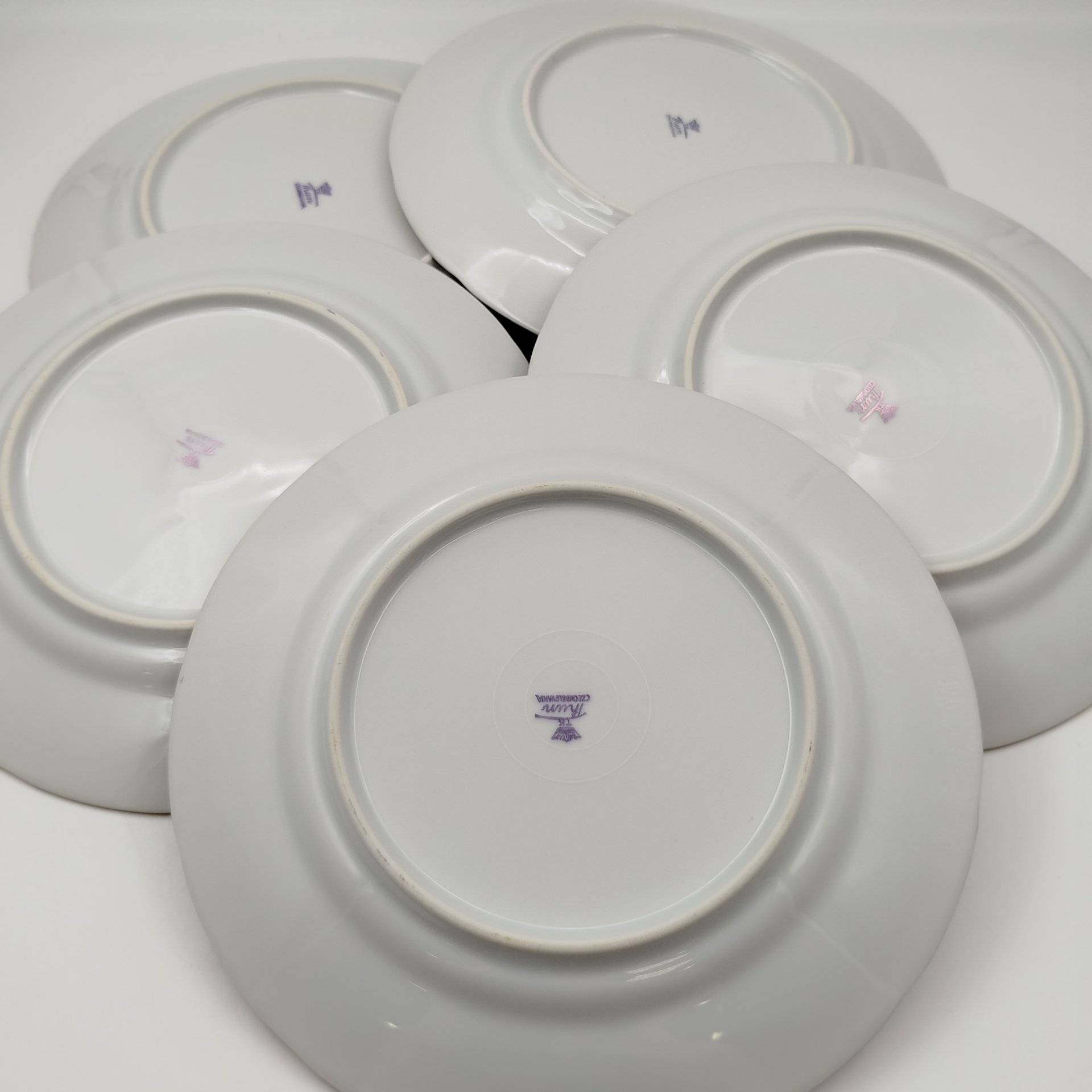 Набор тарелок на 5 персон, украшенных цветочным декором, фарфор, деколь, Thun (Тун), Чехословакия, 1970-1985 гг.