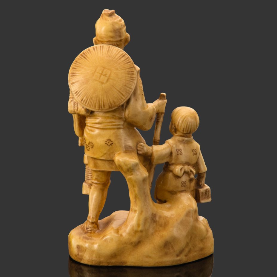 Статуэтка "Дед с внуком", фаянс, роспись, Япония, 1920-1950 гг.