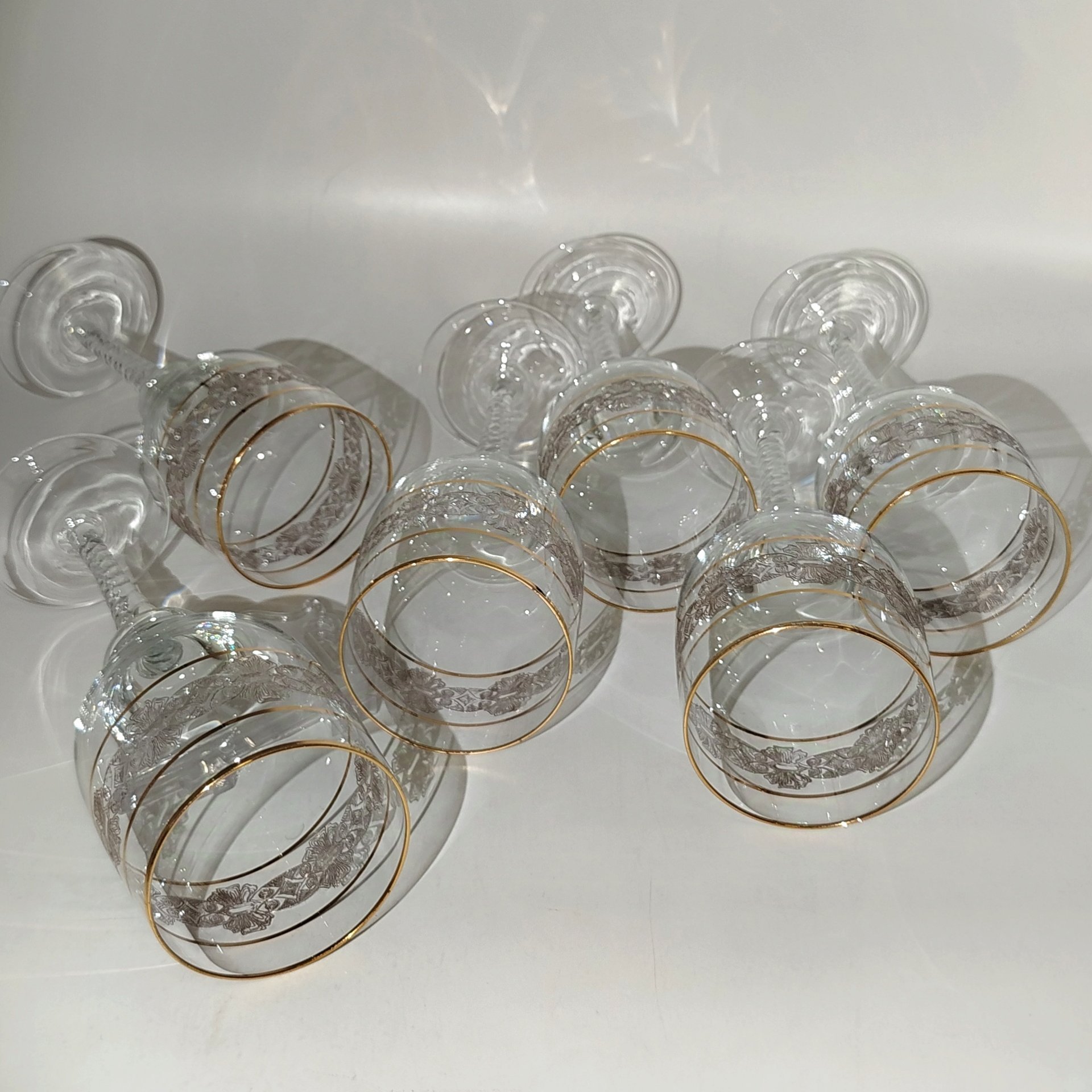Набор из 6 бокалов для вина, с витыми ножками и орнаментальным декором, хрусталь, гравировка, золочение, Западная Европа, 1970-1980 гг.