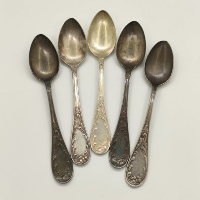 Набор из 5-ти десертных ложек с растительным декором (в подборе), мНЦ (медь-никель-цинк), Кольчугинский завод цветных металлов, СССР, 1950-1990 гг.