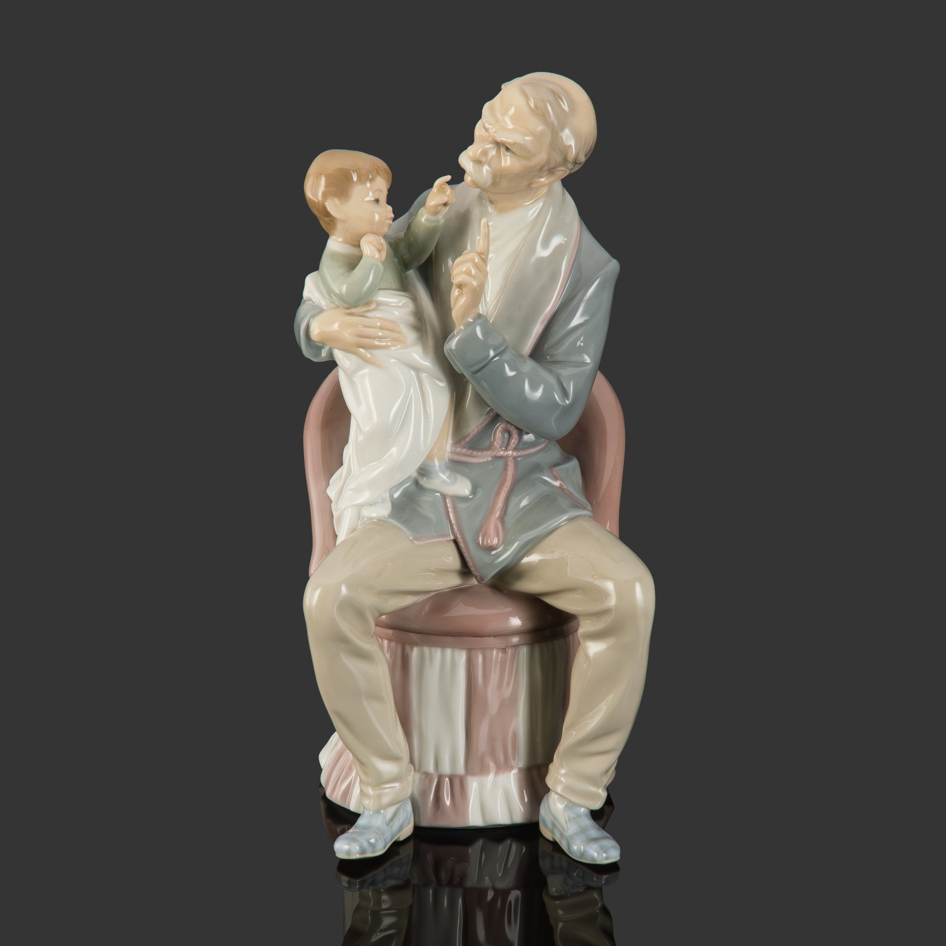 Статуэтка "Не шали, внучок!", Lladro