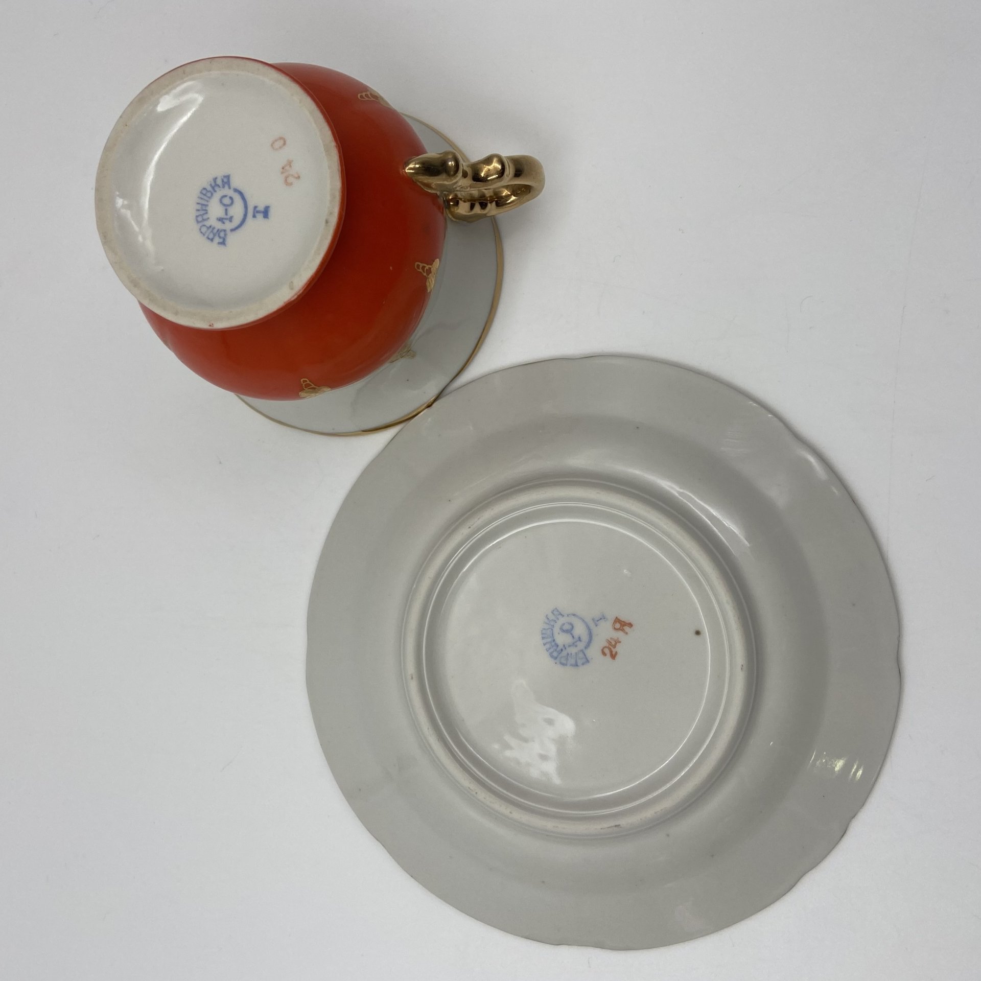 Пара чайная "Красный бутон", фарфор, крытье, золочение, Барановский фарфоровый завод, СССР, 1960-1969 гг.