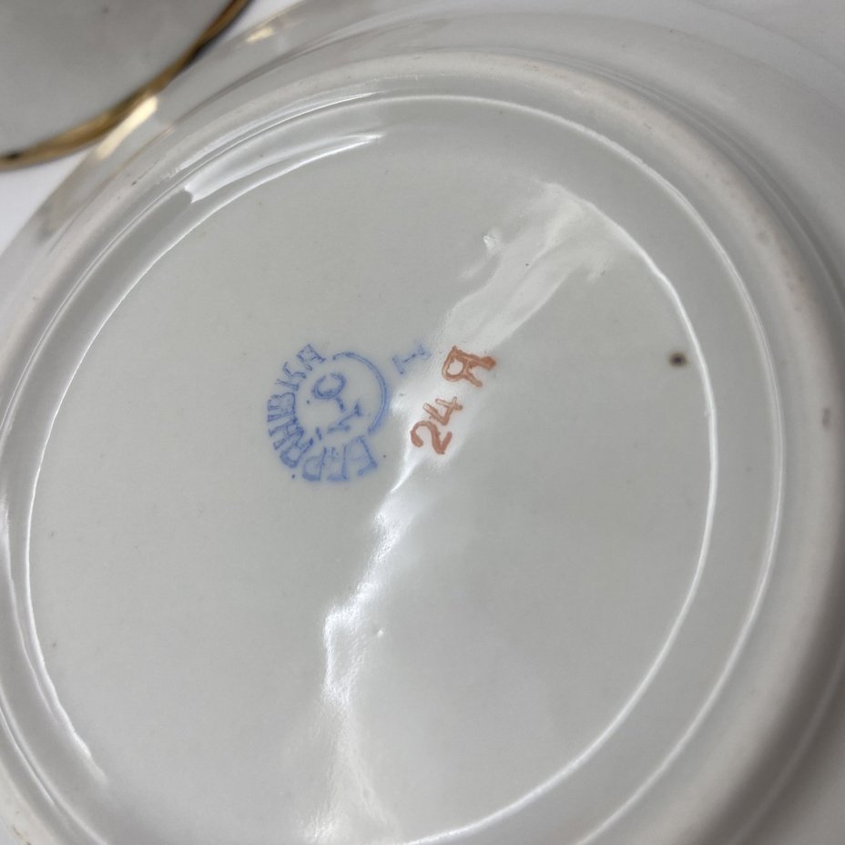 Пара чайная "Красный бутон", фарфор, крытье, золочение, Барановский фарфоровый завод, СССР, 1960-1969 гг.