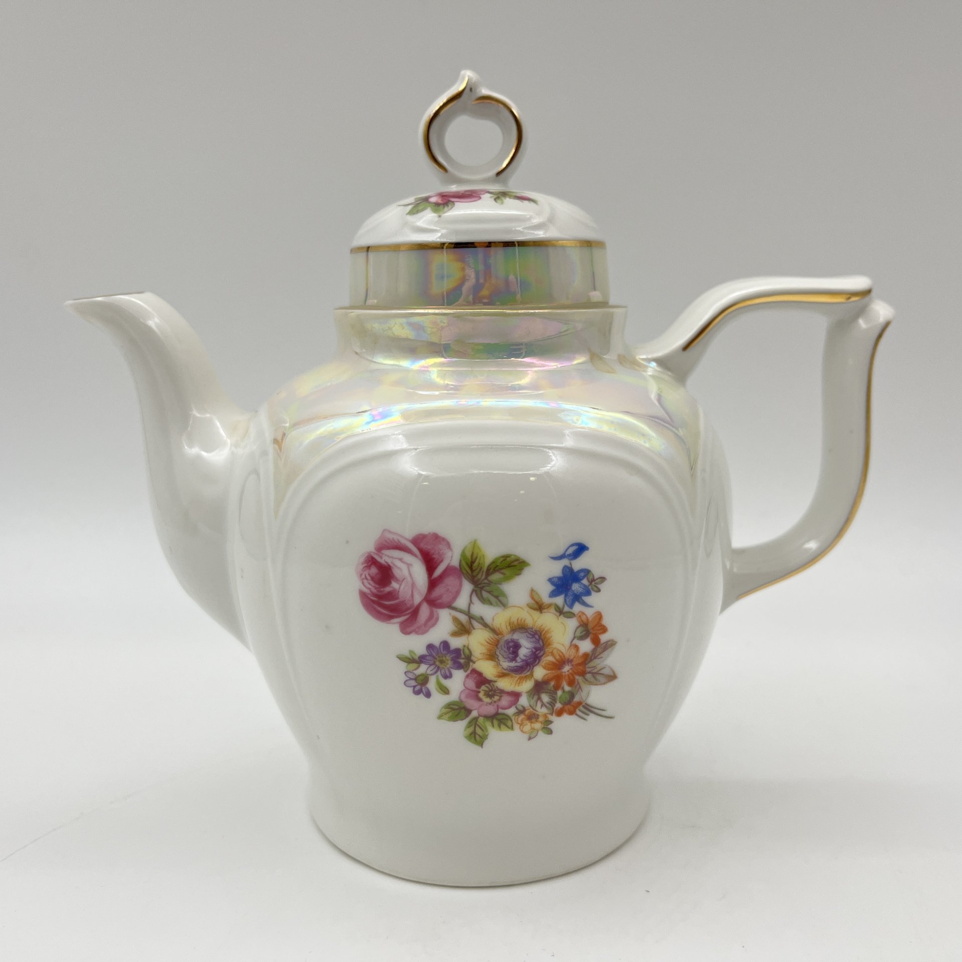 Чайник заварочный, украшенный цветочным декором, фарфор, деколь, люстр, золочение, Spezial Eisenberg Porzellan (SEP), ГДР, 1960-1980 гг.