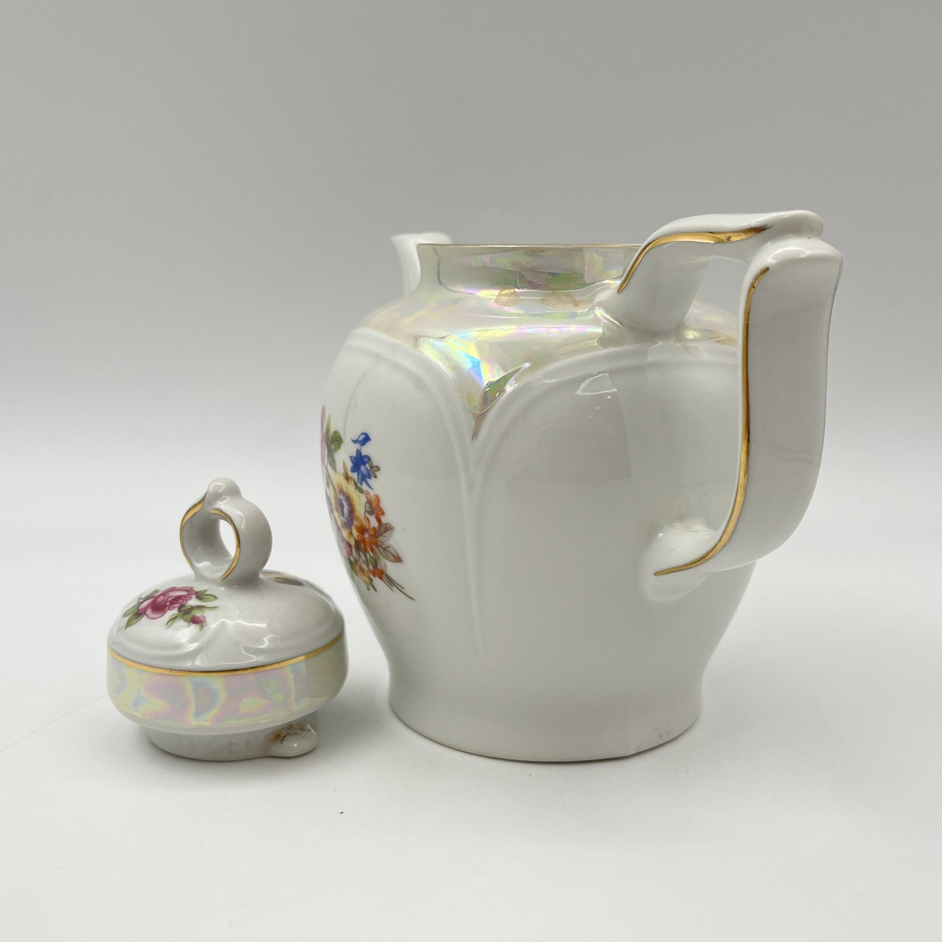 Чайник заварочный, украшенный цветочным декором, фарфор, деколь, люстр, золочение, Spezial Eisenberg Porzellan (SEP), ГДР, 1960-1980 гг.