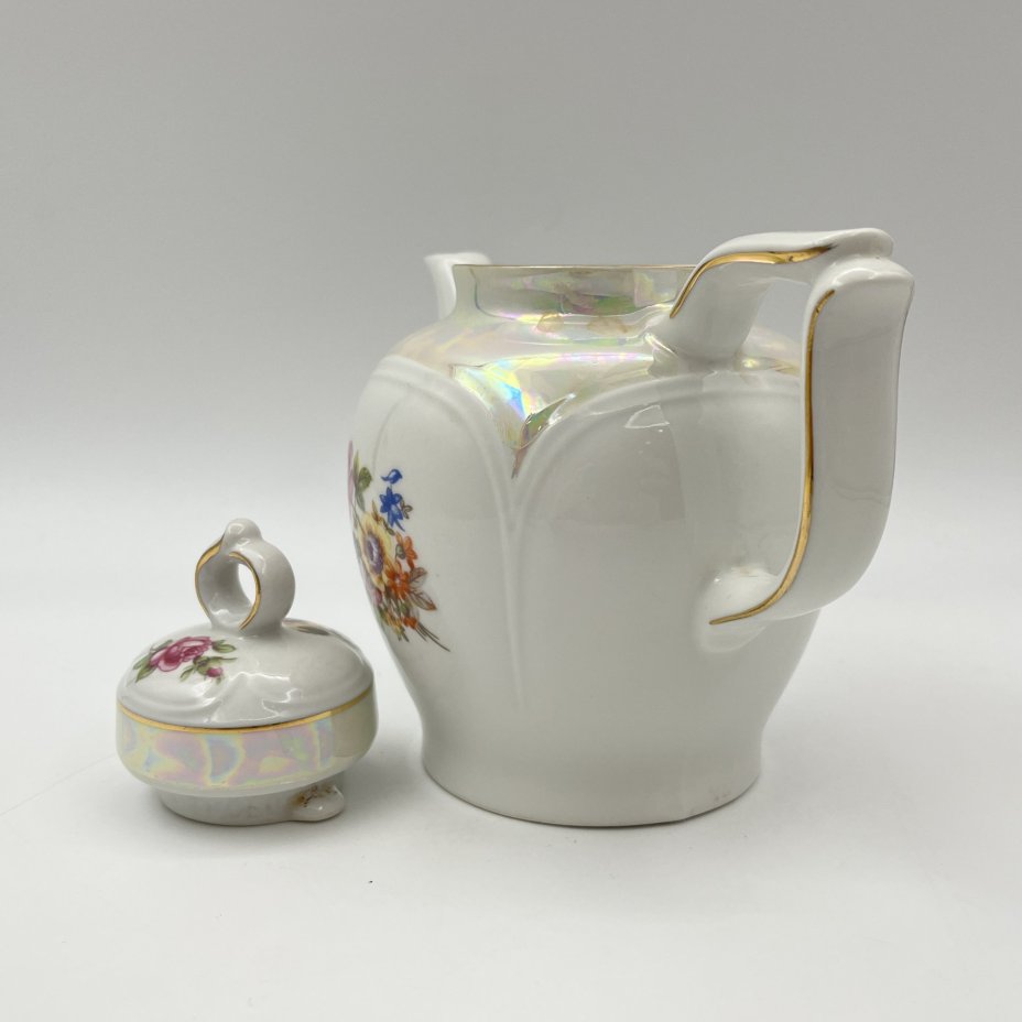 Чайник заварочный, украшенный цветочным декором