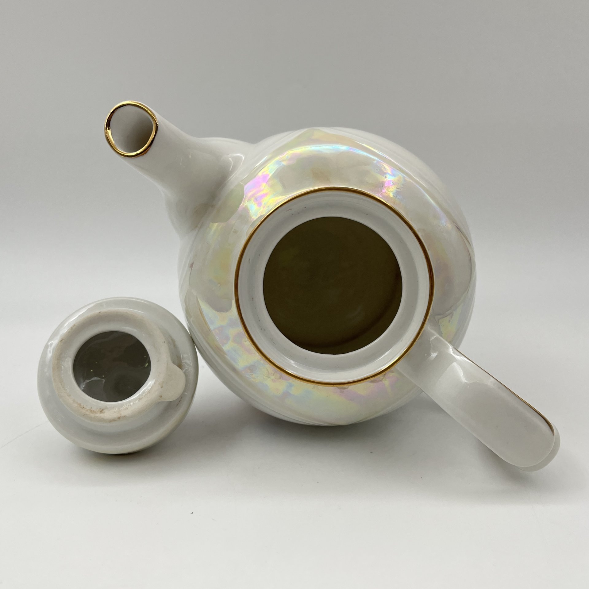 Чайник заварочный, украшенный цветочным декором, фарфор, деколь, люстр, золочение, Spezial Eisenberg Porzellan (SEP), ГДР, 1960-1980 гг.