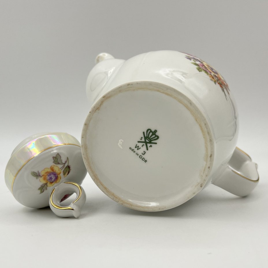 Чайник заварочный, украшенный цветочным декором