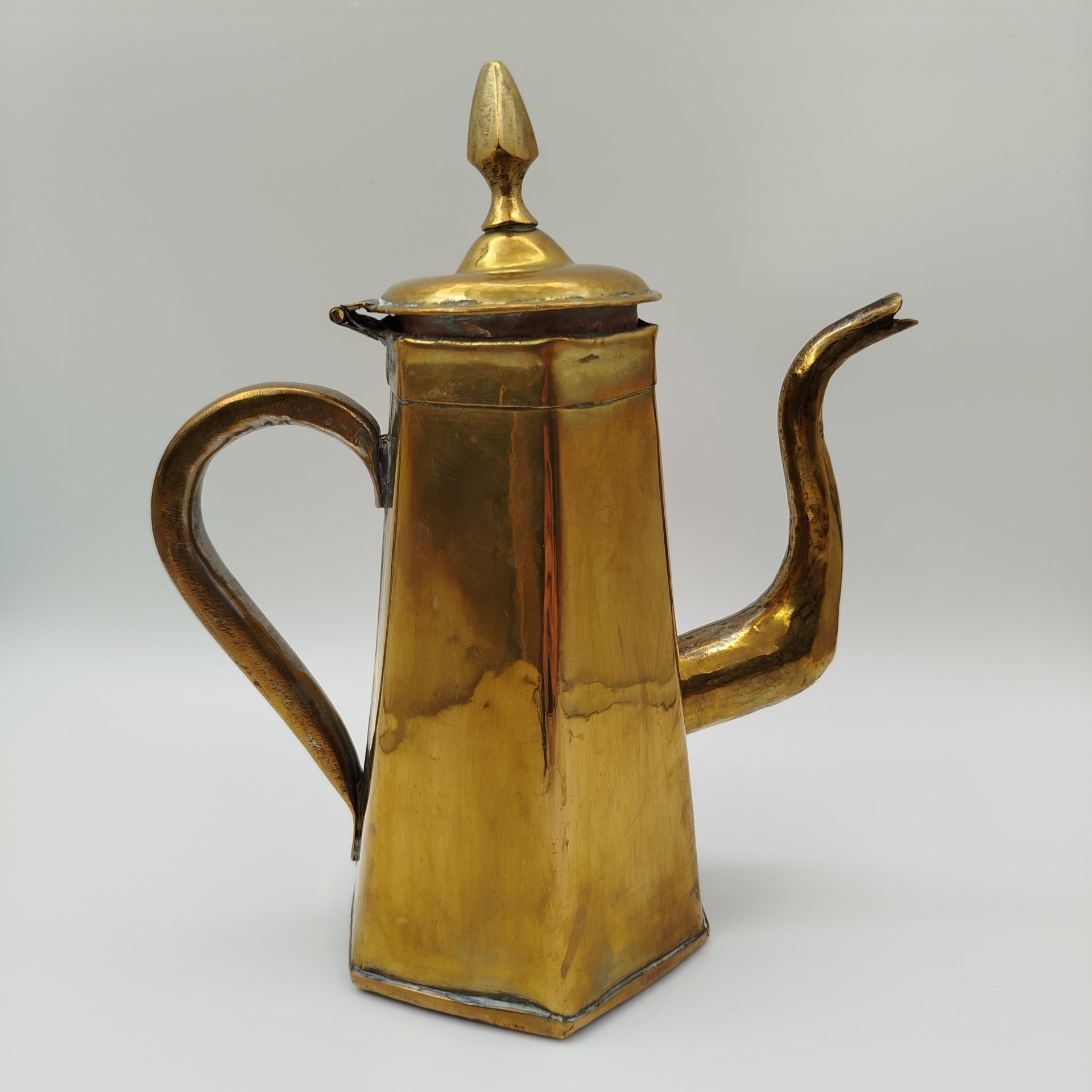 Кофейник граненой формы, латунь, лужение оловом, Западная Европа, 1930-1960 гг.