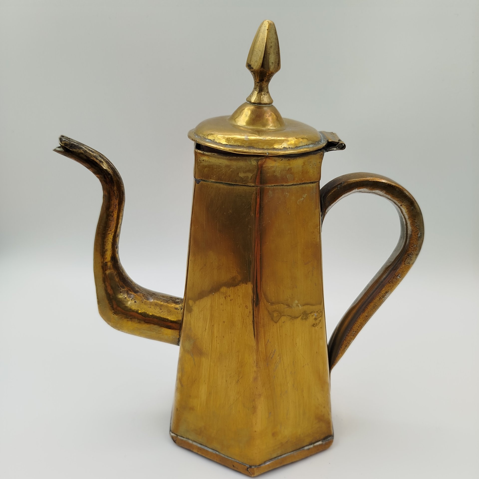 Кофейник граненой формы, латунь, лужение оловом, Западная Европа, 1930-1960 гг.