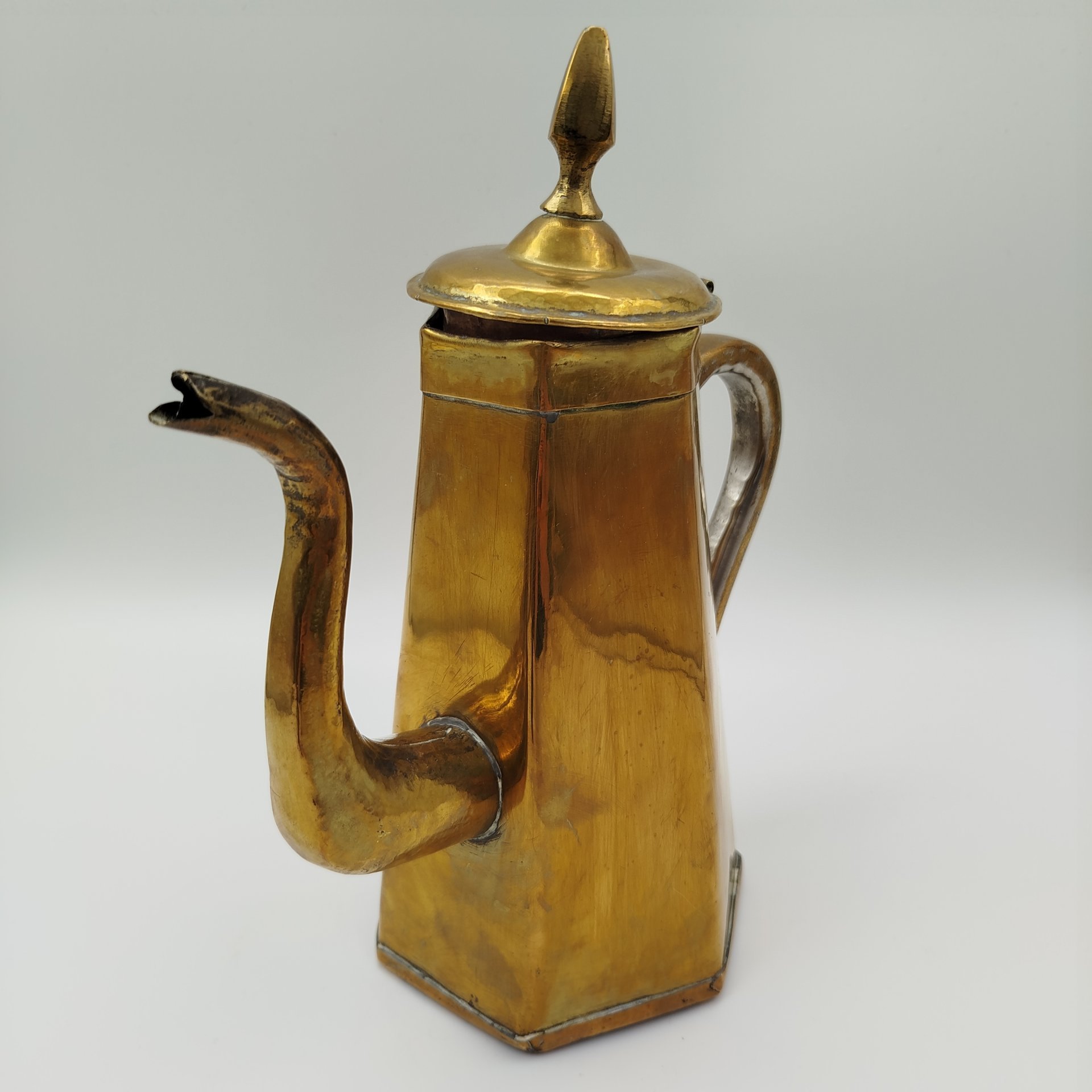 Кофейник граненой формы, латунь, лужение оловом, Западная Европа, 1930-1960 гг.
