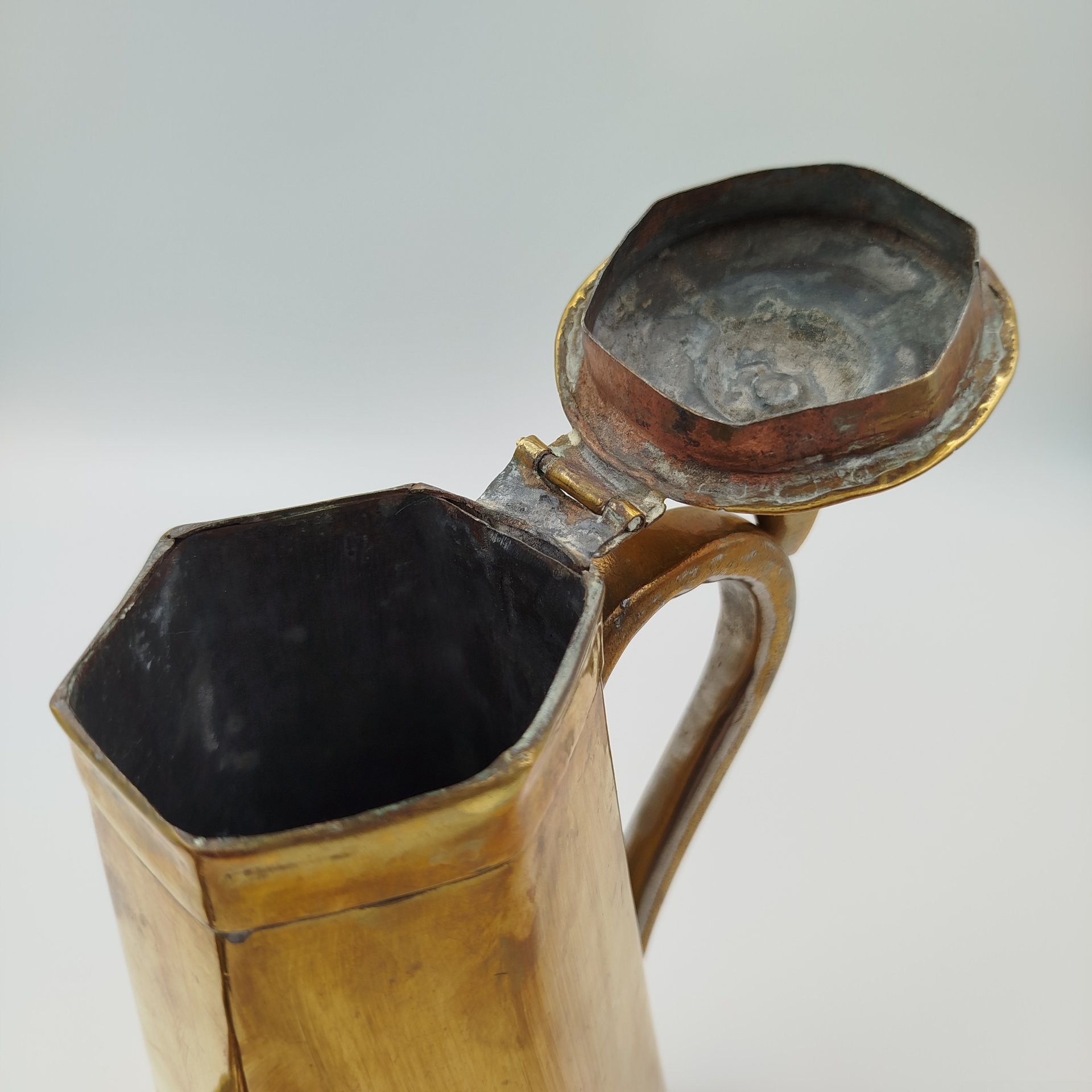 Кофейник граненой формы, латунь, лужение оловом, Западная Европа, 1930-1960 гг.