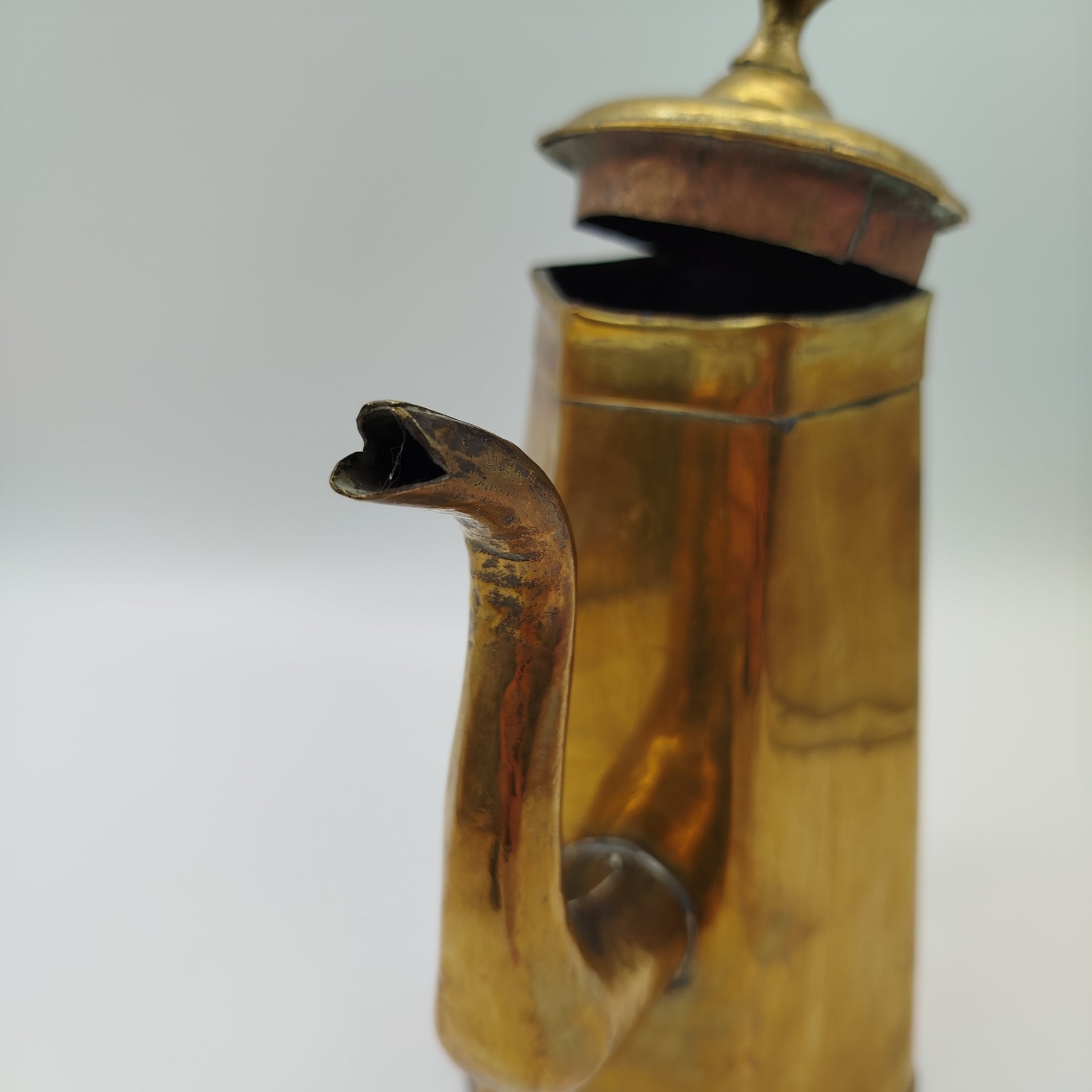 Кофейник граненой формы, латунь, лужение оловом, Западная Европа, 1930-1960 гг.