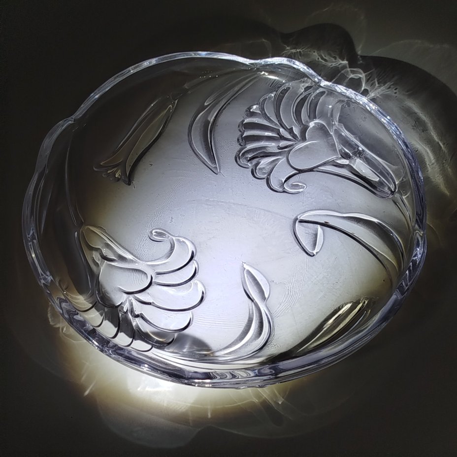 Блюдо сервировочное (конфетница) с рельефным цветочным декором, стекло, пресс, Soga Glass, Япония, 2000-2010 гг.