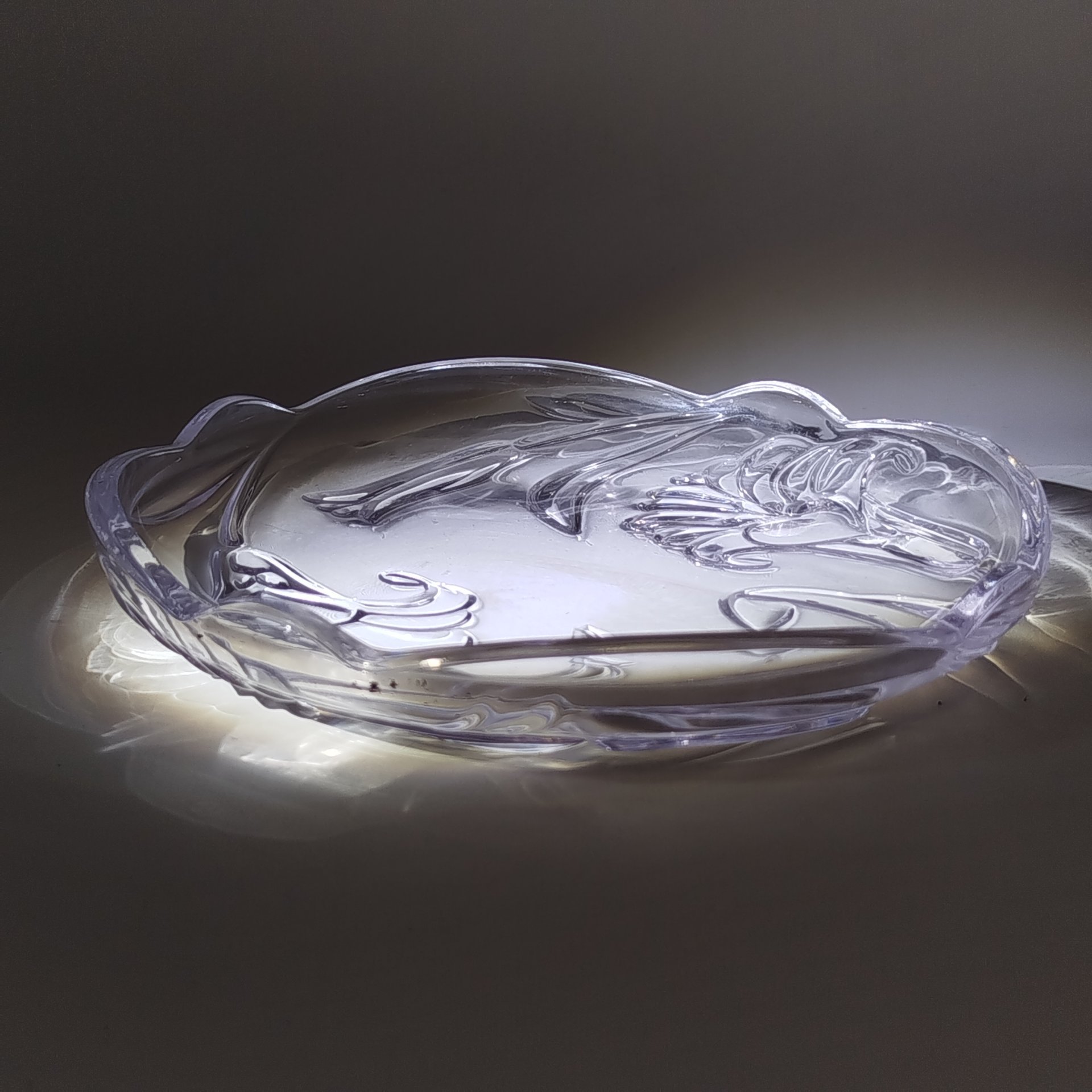 Блюдо сервировочное (конфетница) с рельефным цветочным декором, стекло, пресс, Soga Glass, Япония, 2000-2010 гг.