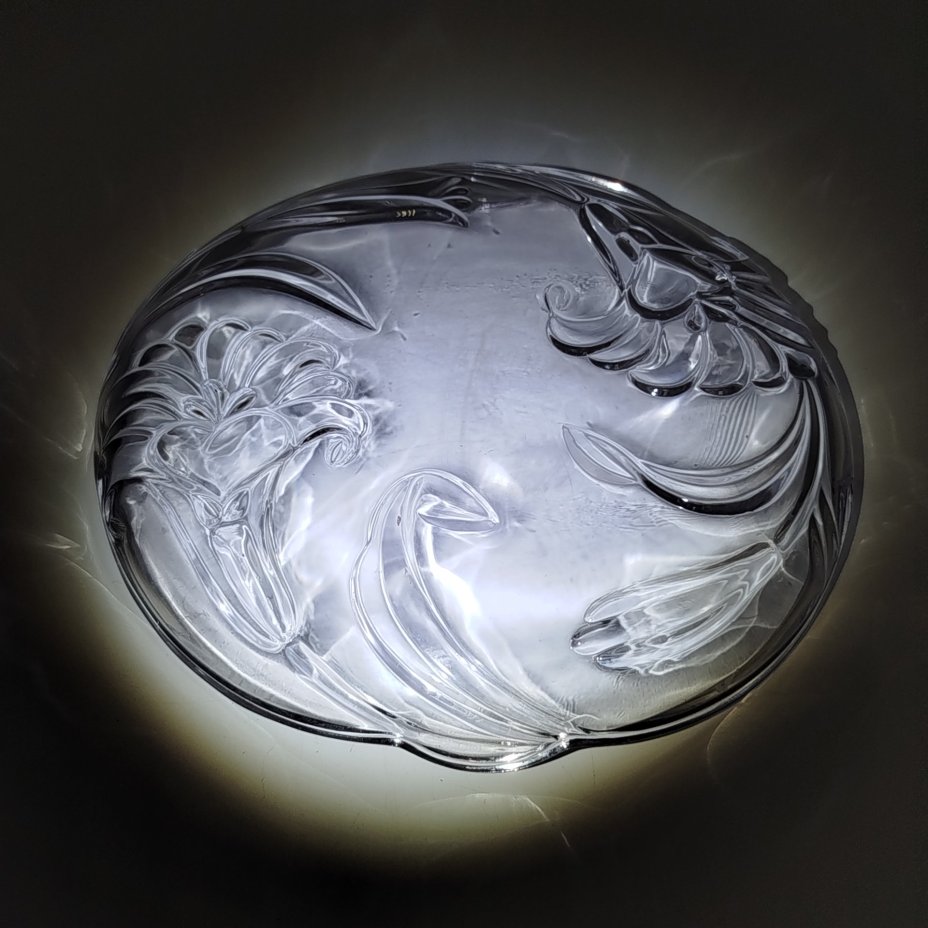 Блюдо сервировочное (конфетница) с рельефным цветочным декором, стекло, пресс, Soga Glass, Япония, 2000-2010 гг.