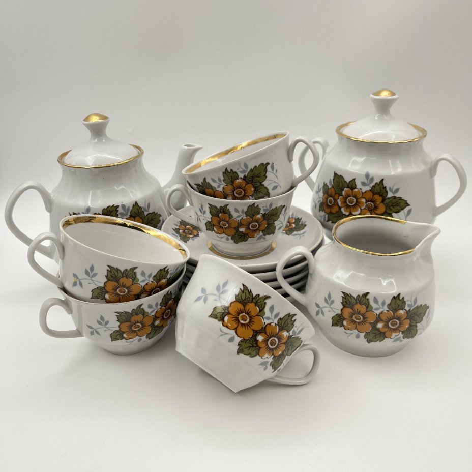 Сервиз чайно-кофейный на 5 персон (13 предметов)с цветочным декором, фарфор, деколь, золочение, Рижский фарфорово-фаянсовый завод, СССР, 1970-1980 гг.