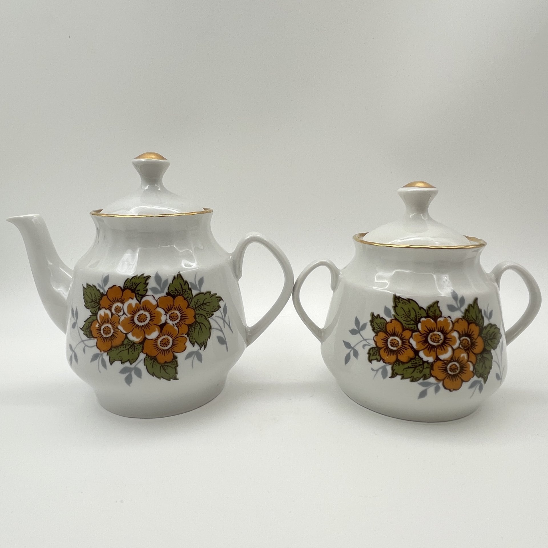 Сервиз чайно-кофейный на 5 персон (13 предметов)с цветочным декором, фарфор, деколь, золочение, Рижский фарфорово-фаянсовый завод, СССР, 1970-1980 гг.