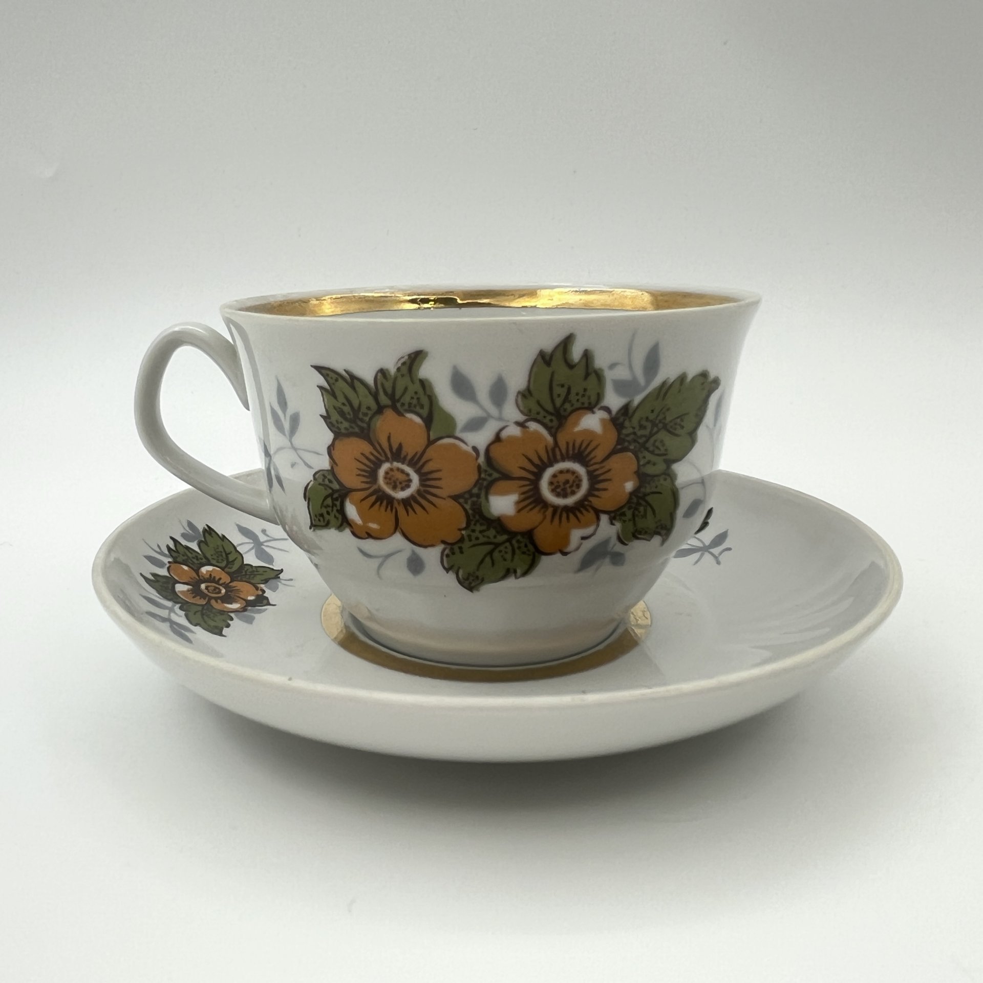 Сервиз чайно-кофейный на 5 персон (13 предметов)с цветочным декором, фарфор, деколь, золочение, Рижский фарфорово-фаянсовый завод, СССР, 1970-1980 гг.
