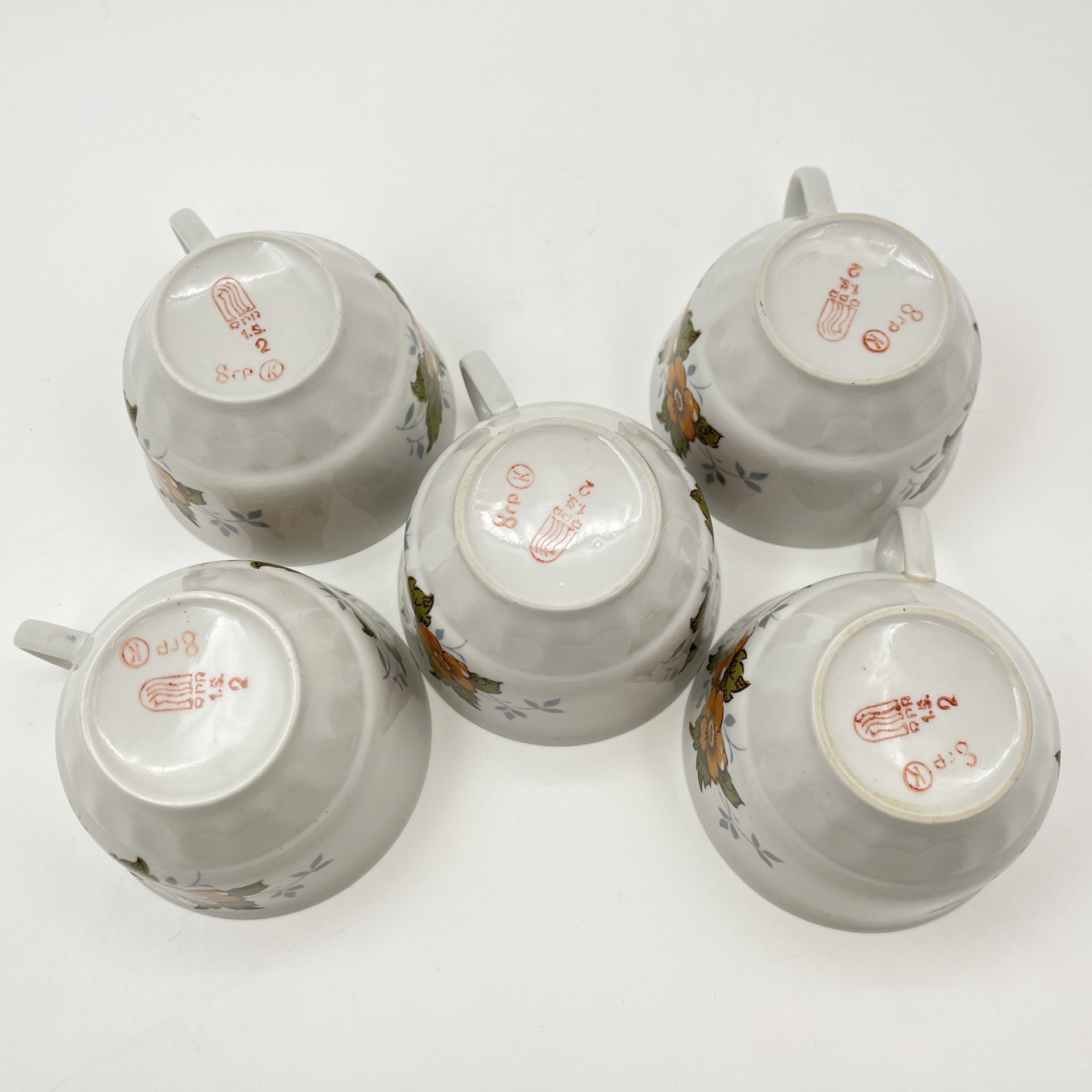 Сервиз чайно-кофейный на 5 персон (13 предметов)с цветочным декором, фарфор, деколь, золочение, Рижский фарфорово-фаянсовый завод, СССР, 1970-1980 гг.