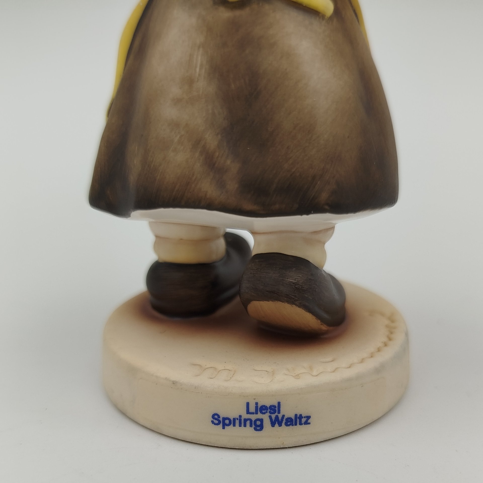 Статуэтка "Весенний вальс",  M.I. Hummel  Membership, фарфор, роспись, Goebel, Германия, 2007-2008 гг., Goebel