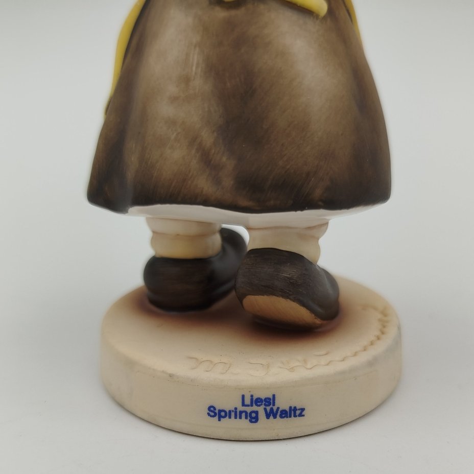 Статуэтка "Весенний вальс",  M.I. Hummel  Membership, фарфор, роспись, Goebel, Германия, 2007-2008 гг., Goebel