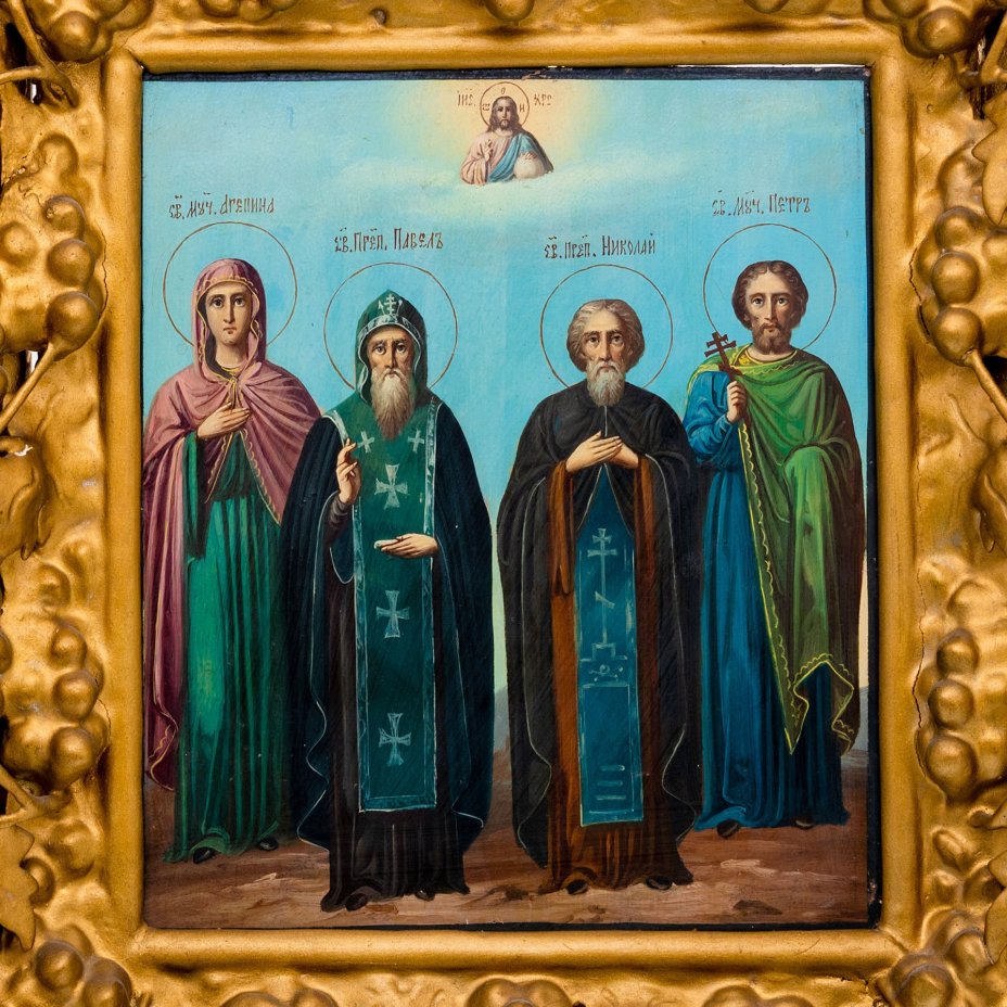 Икона "Избранные святые" (св. муч. Агриппина, св. преп. Павел, св. преп. Николай и св. муч. Пётр) в киотной раме с декором в виде виноградных лоз