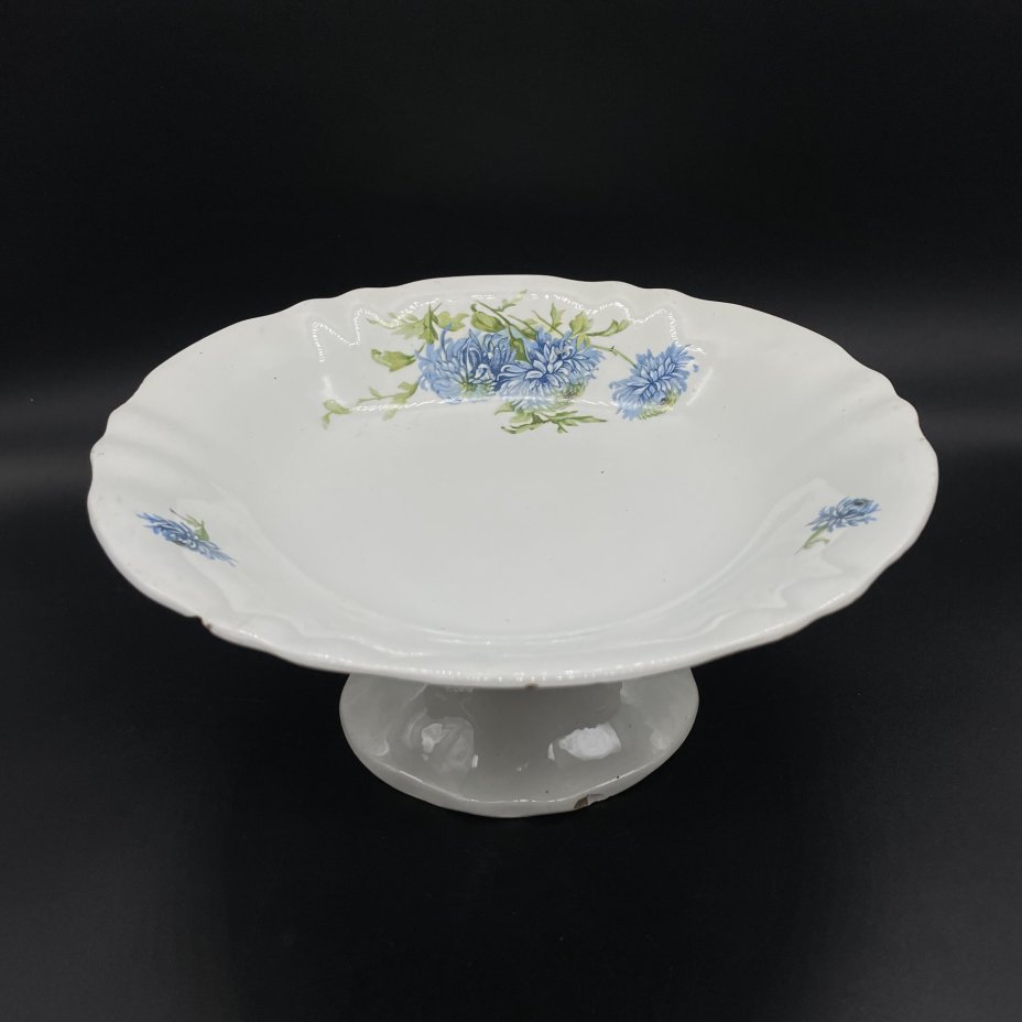 Фруктовница (ваза), украшенная цветочным декором, фаянс, деколь, Конаковский фаянсовый завод им. М.И. Калинина (ЗиК Конаково), СССР, 1940-1946 гг., Конаковский фаянсовый завод им. М.И. Калинина (ЗиК Конаково)