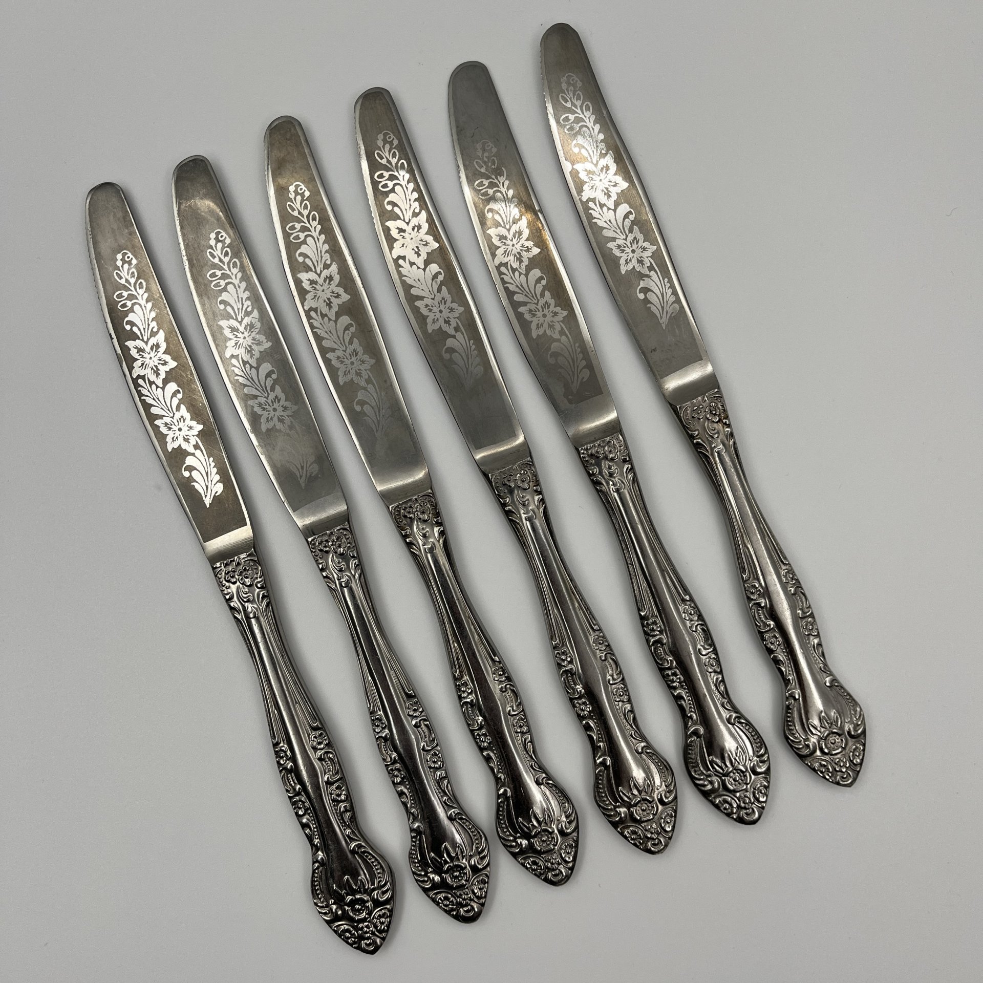 Набор из 6 столовых ножей, украшенных растительным декором, нержавеющая сталь, Павловский завод художественных металлоизделий им. С.М. Кирова