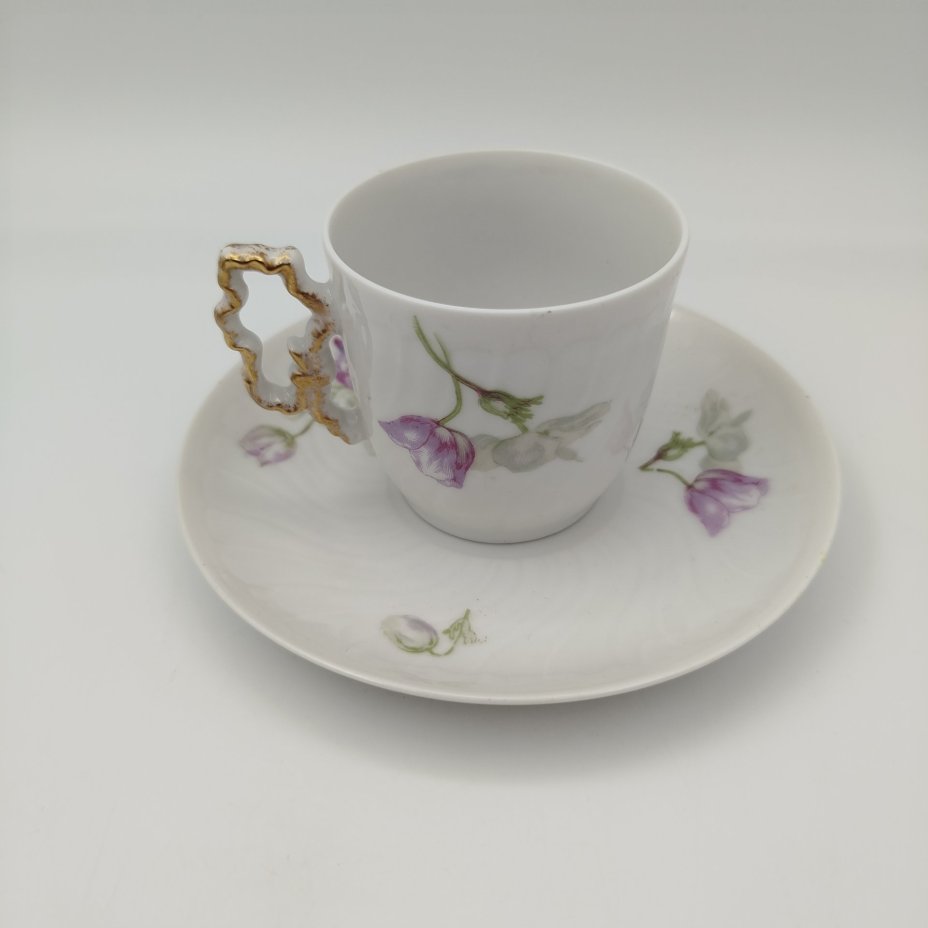 Пара кофейная с нежным цветочным декором и фигурной ручкой, фарфор, деколь, золочение, Limoges, Франция, 1900-1930 гг.
