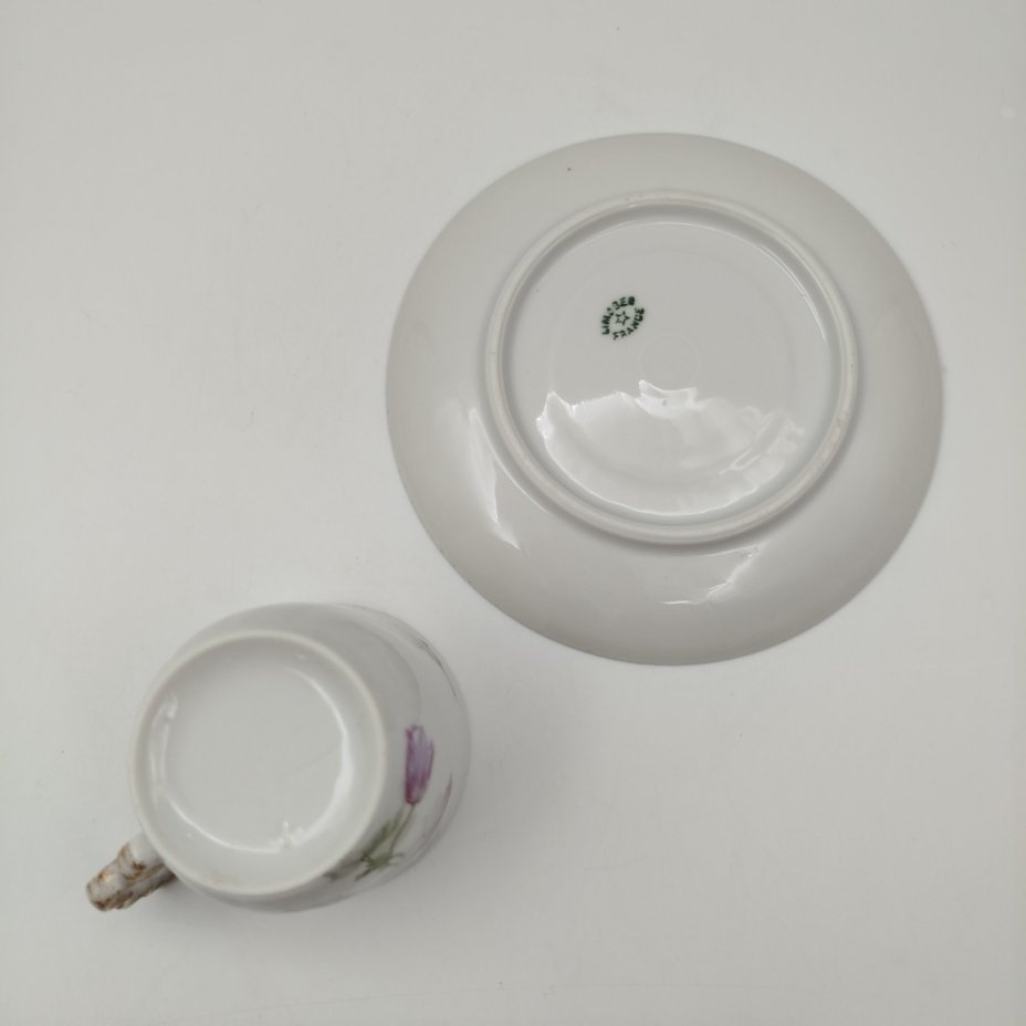 Пара кофейная с нежным цветочным декором и фигурной ручкой, фарфор, деколь, золочение, Limoges, Франция, 1900-1930 гг.