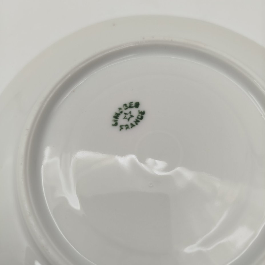 Пара кофейная с нежным цветочным декором и фигурной ручкой, фарфор, деколь, золочение, Limoges, Франция, 1900-1930 гг.