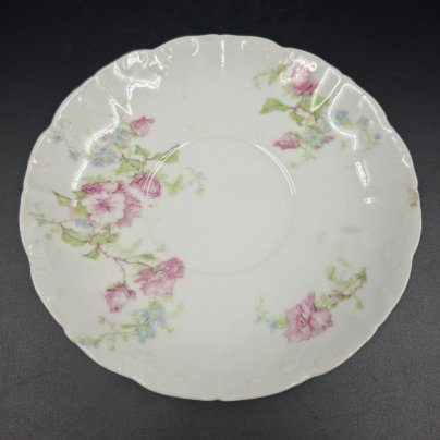 Блюдце с цветочным декором, фарфор, деколь, Фабрика князя Друцкого-Любецкого в Цмелеве, Российская империя, 1888-1917 гг.