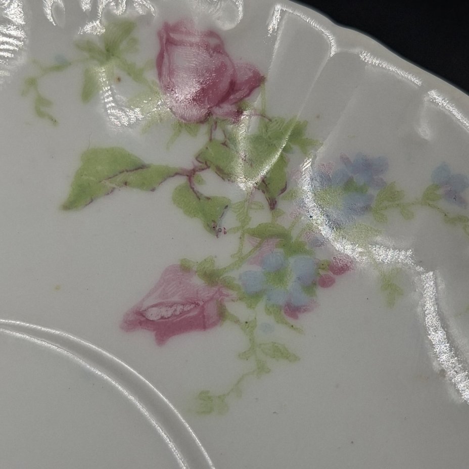 Блюдце с цветочным декором, фарфор, деколь, Фабрика князя Друцкого-Любецкого в Цмелеве, Российская империя, 1888-1917 гг.