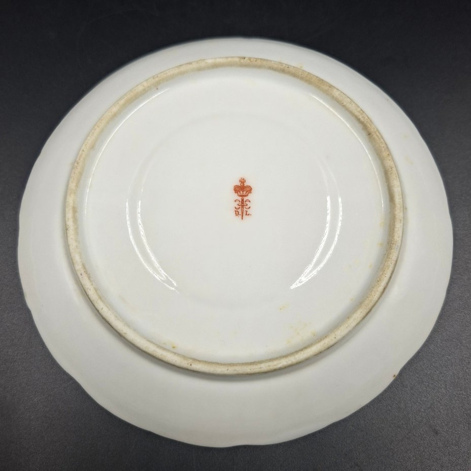 Блюдце с цветочным декором, фарфор, деколь, Фабрика князя Друцкого-Любецкого в Цмелеве, Российская империя, 1888-1917 гг.