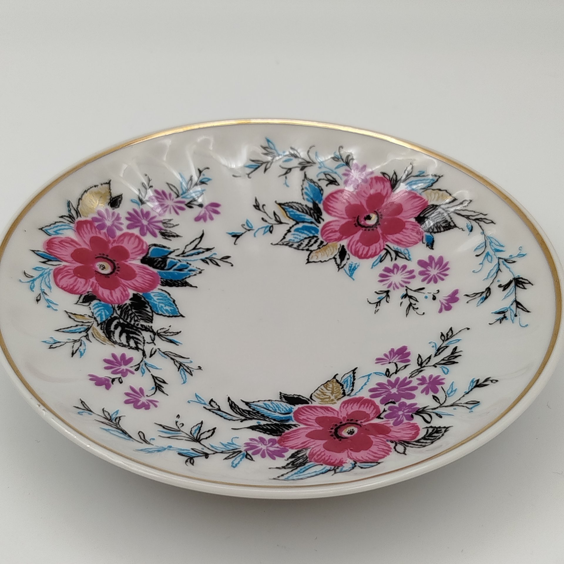 Чайная пара в подборе  (блюдце "Ситец", чашка "Март"), форма "Лучистая", автор формы Н.П. Славина