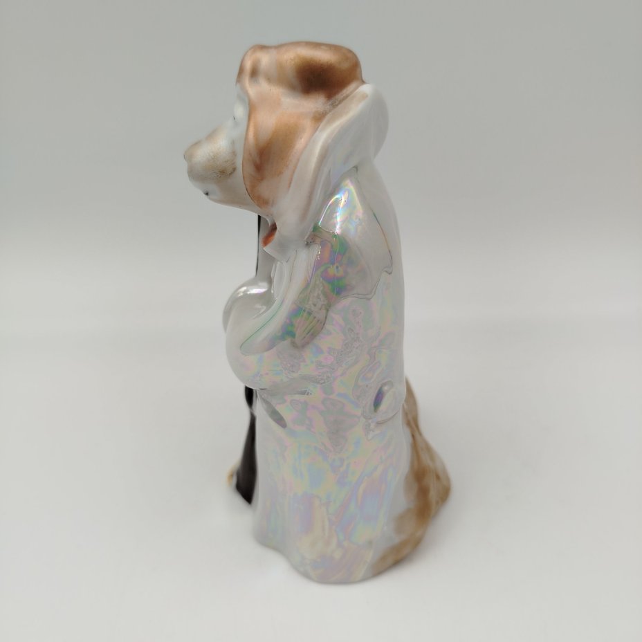 Статуэтка "Сторож с котом", фарфор, роспись, люстр, золочение, Дулевский фарфоровый завод (Дулёво), Российская Федерация, 2005 г.