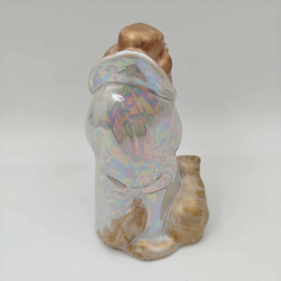 Статуэтка "Сторож с котом", фарфор, роспись, люстр, золочение, Дулевский фарфоровый завод (Дулёво), Российская Федерация, 2005 г.