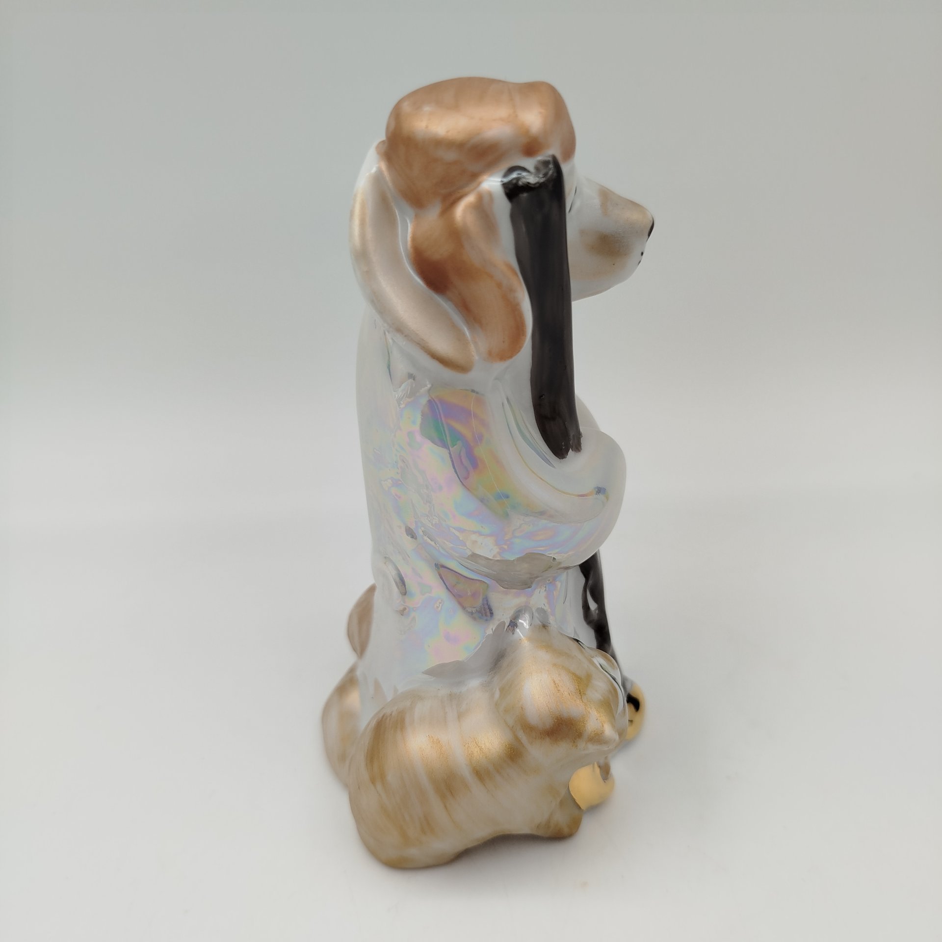 Статуэтка "Сторож с котом", фарфор, роспись, люстр, золочение, Дулевский фарфоровый завод (Дулёво), Российская Федерация, 2005 г.