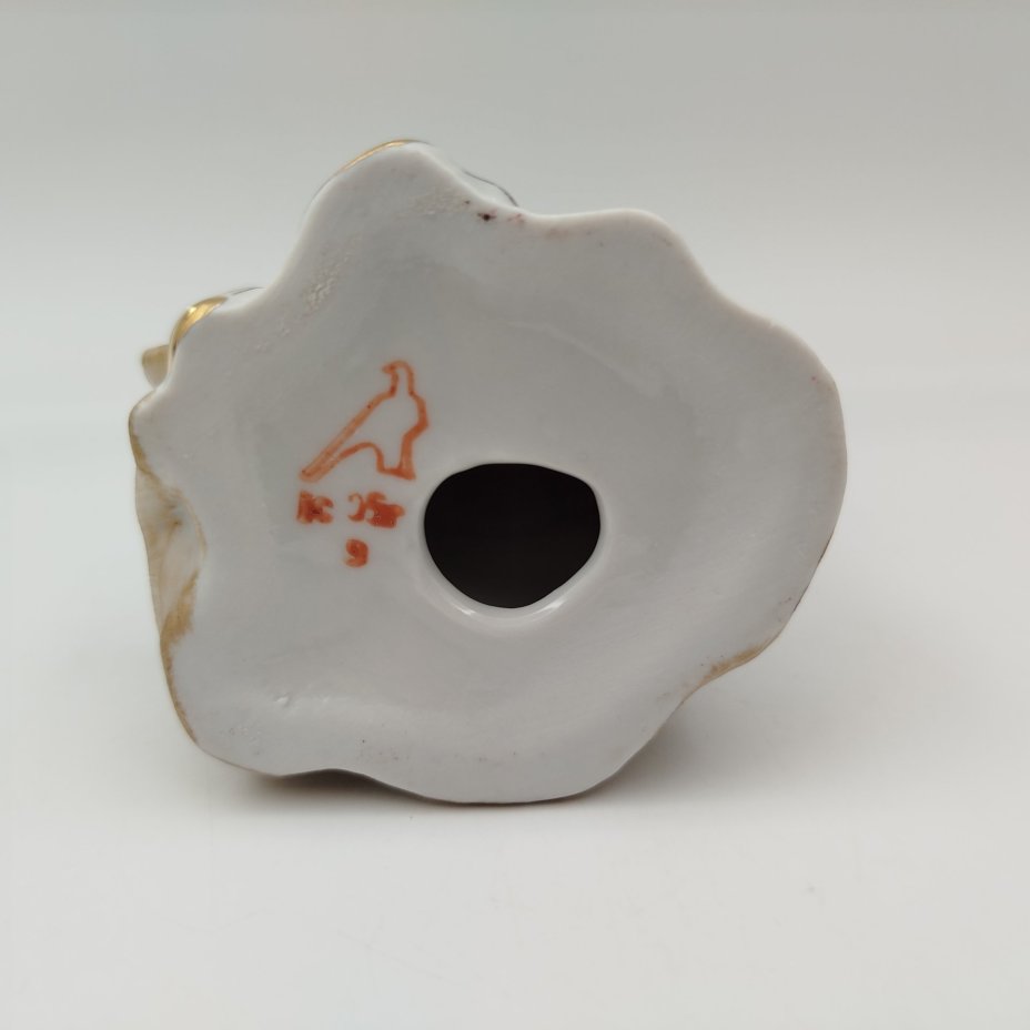 Статуэтка "Сторож с котом", фарфор, роспись, люстр, золочение, Дулевский фарфоровый завод (Дулёво), Российская Федерация, 2005 г.