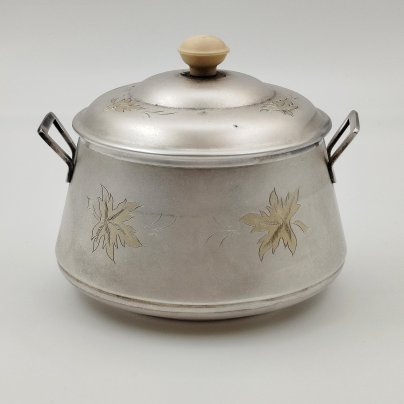 Сахарница с цветочным декором, мНЦ (медь-никель-цинк), гравировка, Завод «Мстерский ювелир», СССР, 1975 г.