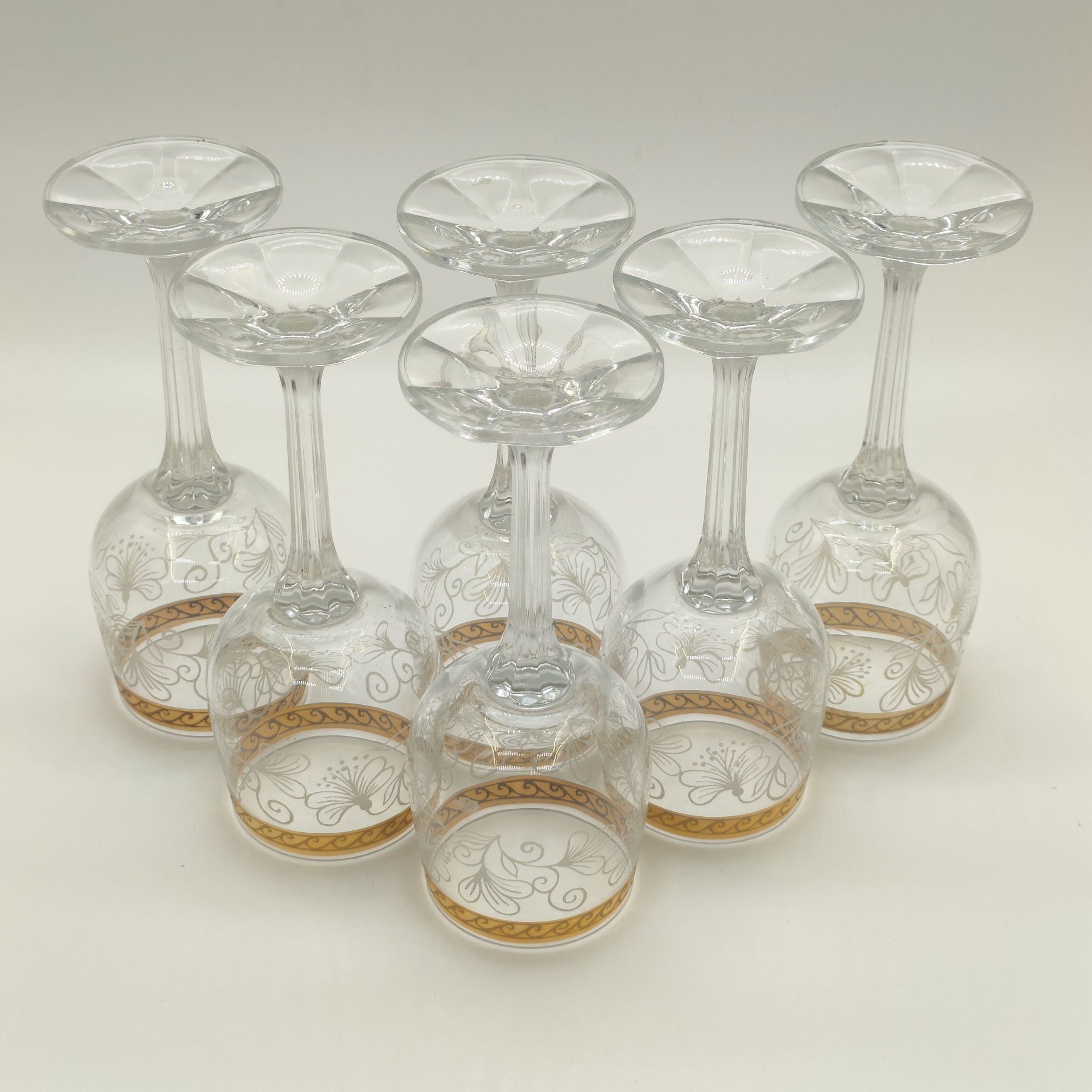Набор из 6-ти бокалов для крепких напитков, украшенных цветочным орнаментом, стекло, золочение, деколь, Чехословакия, 1970-1990 гг.