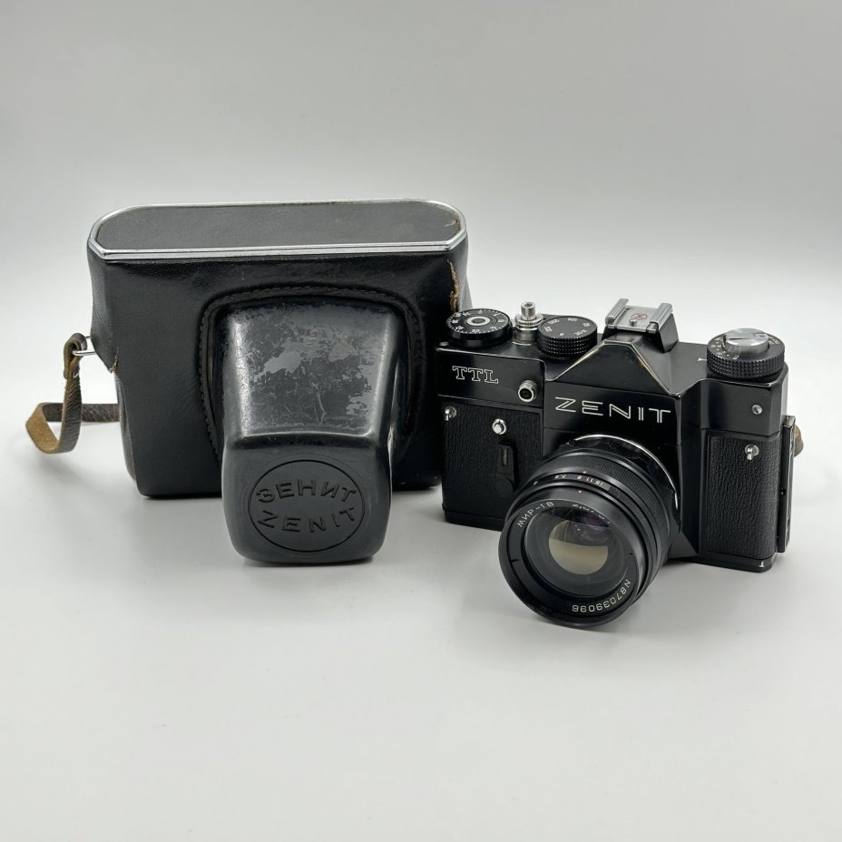 Фотоаппарат "Зенит-TTL" с объективом "МИР-1в" в оригинальном кофре, Красногорский механический завод (КМЗ)