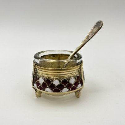 Солонка с декором в виде чешуи и ложечкой, мельхиор (медь-никель), эмали, стекло, Мстерская художественная фабрика  «Ювелир», СССР, 1970-1990 гг.