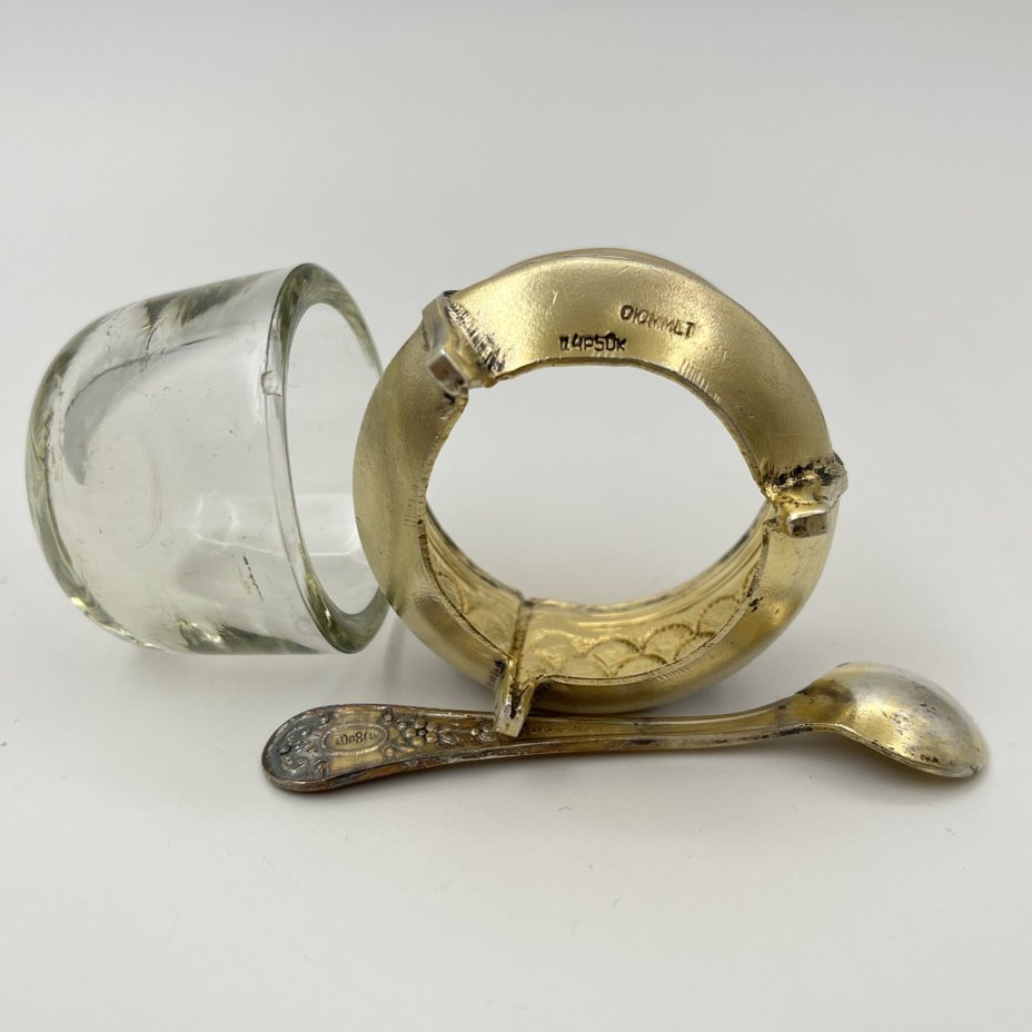 Солонка с декором в виде чешуи и ложечкой, мельхиор (медь-никель), эмали, стекло, Мстерская художественная фабрика  «Ювелир», СССР, 1970-1990 гг.