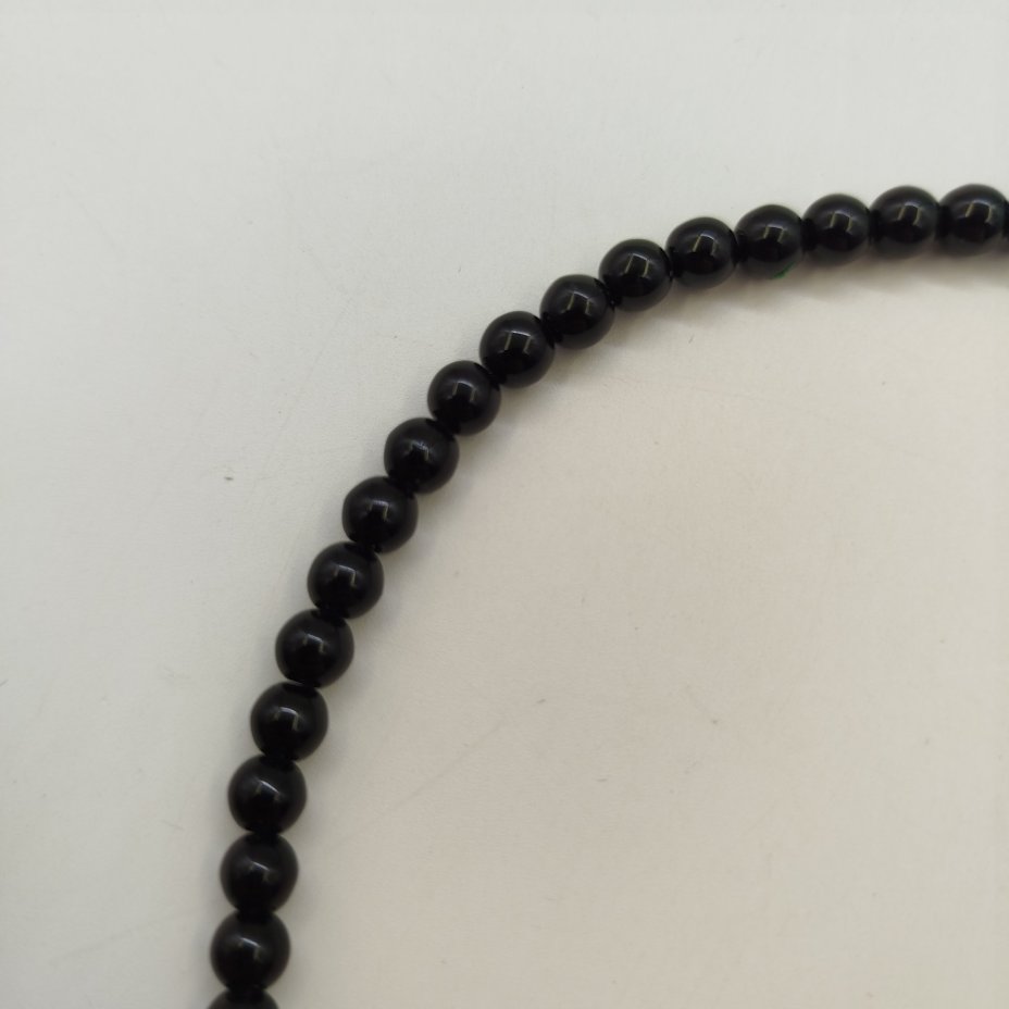 Бусы с крупной бусиной украшенной цветочным декором