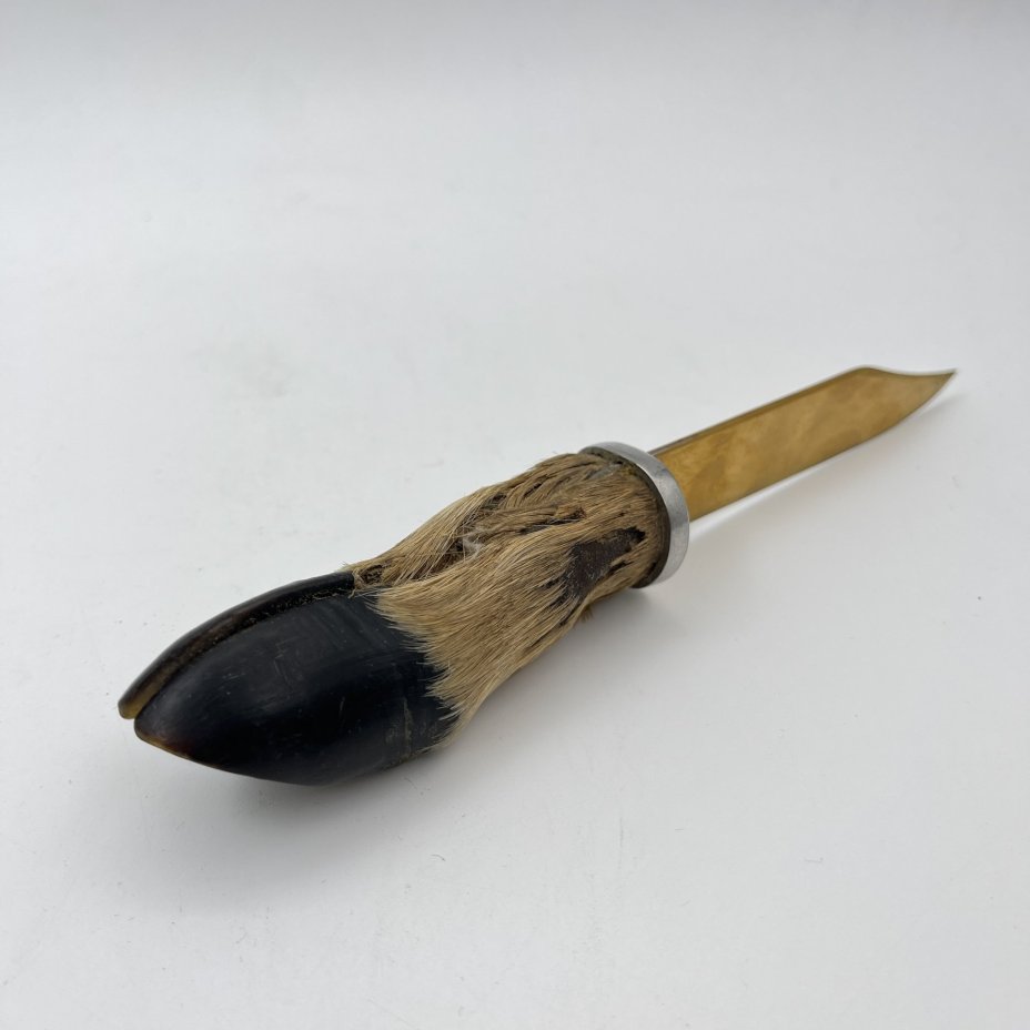 Нож столовый (для охотника) с декоративной рукояткой, металл, (рукояти из кистевой части ног косуль), Европа, 1990-2000 гг.