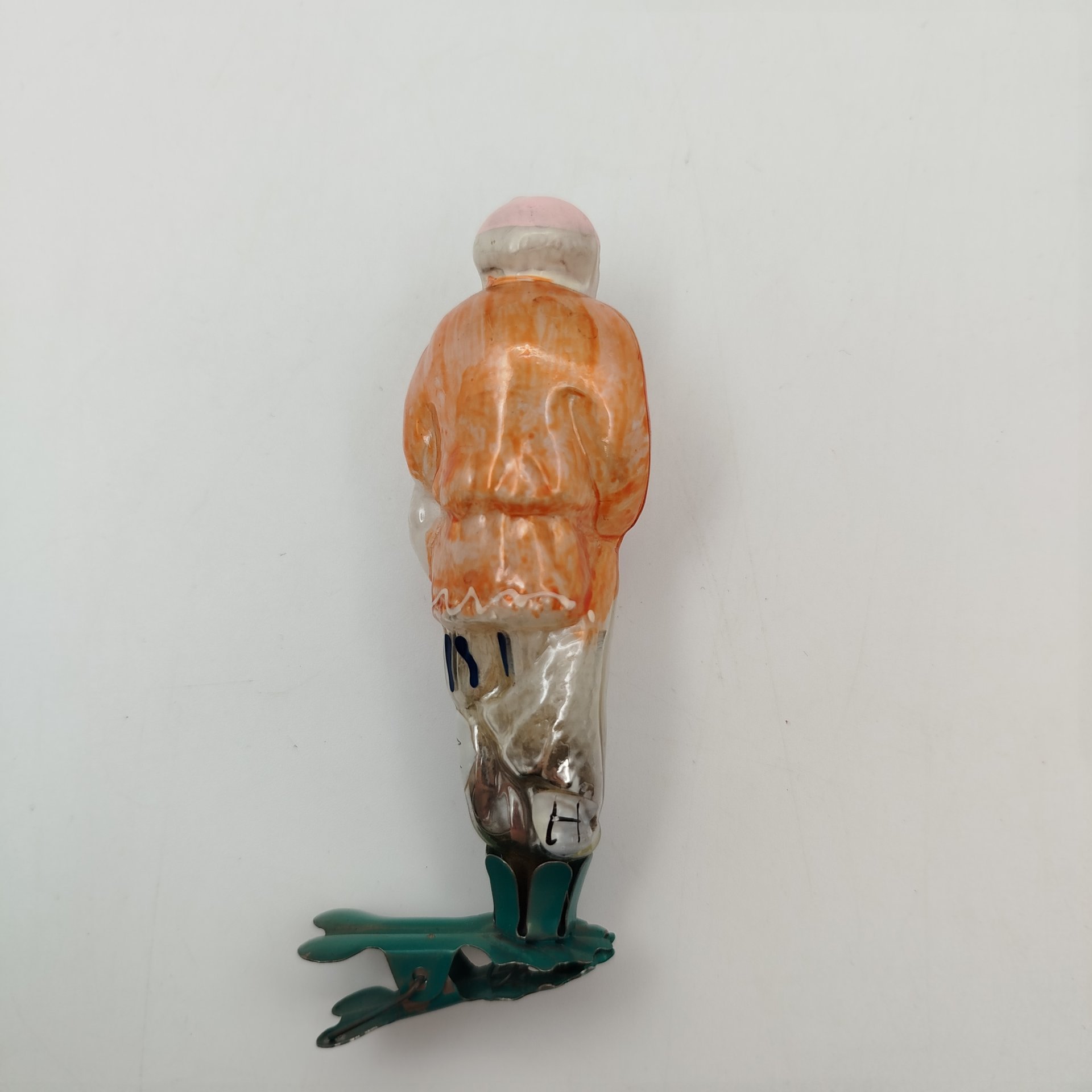 Игрушка ёлочная на прищепке "Старик с неводом" из коллекционной серии по мотивам "Сказки о рыбаке и рыбке" А.С. Пушкина, стекло, роспись, металл, Завод стеклянных ёлочных украшений и оптических изделий, г. Москва, СССР, 1950-1980 гг.